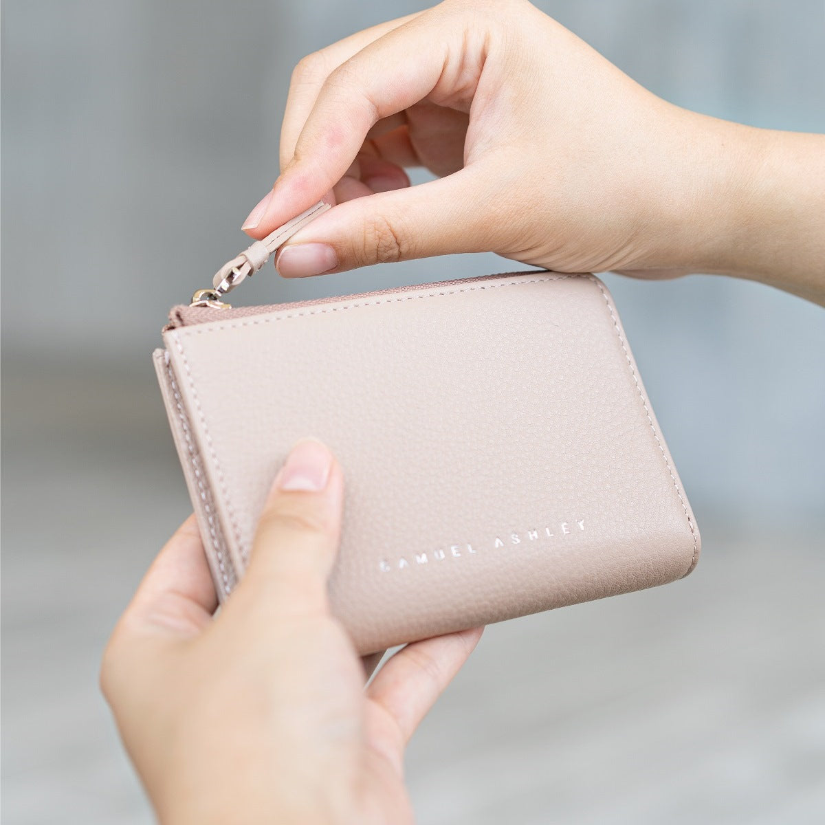 Roxie Genuine Leather Key Purse - Compact & Stylish Key Holder for Women - Perfect for Everyday Use, Travel & Organization
