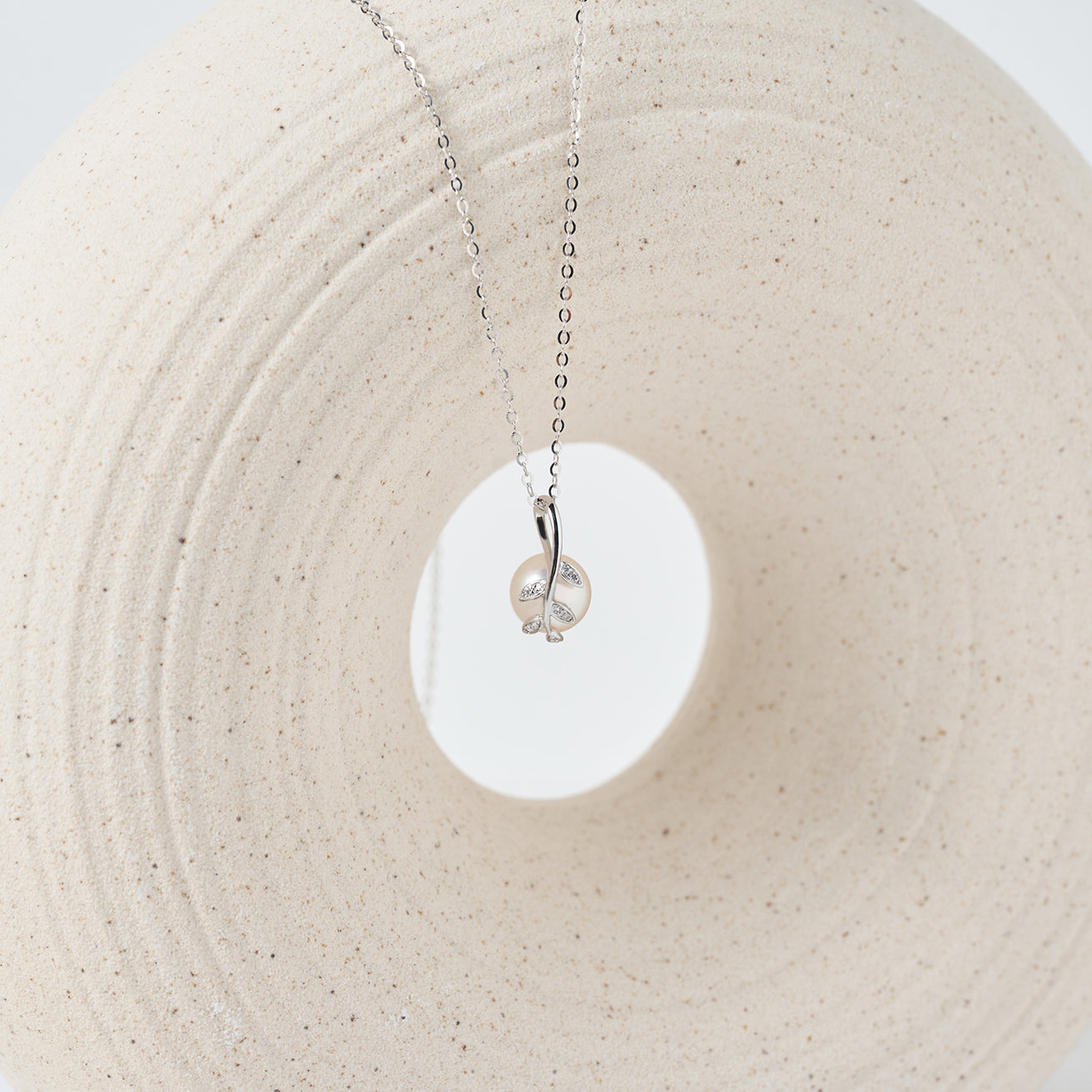 18K Solid Gold Diamond Hanadama Akoya Pearl Necklace - Luxury Japanese Pearl Jewelry for Women - Perfect for Weddings, Anniversaries & Special Occasions