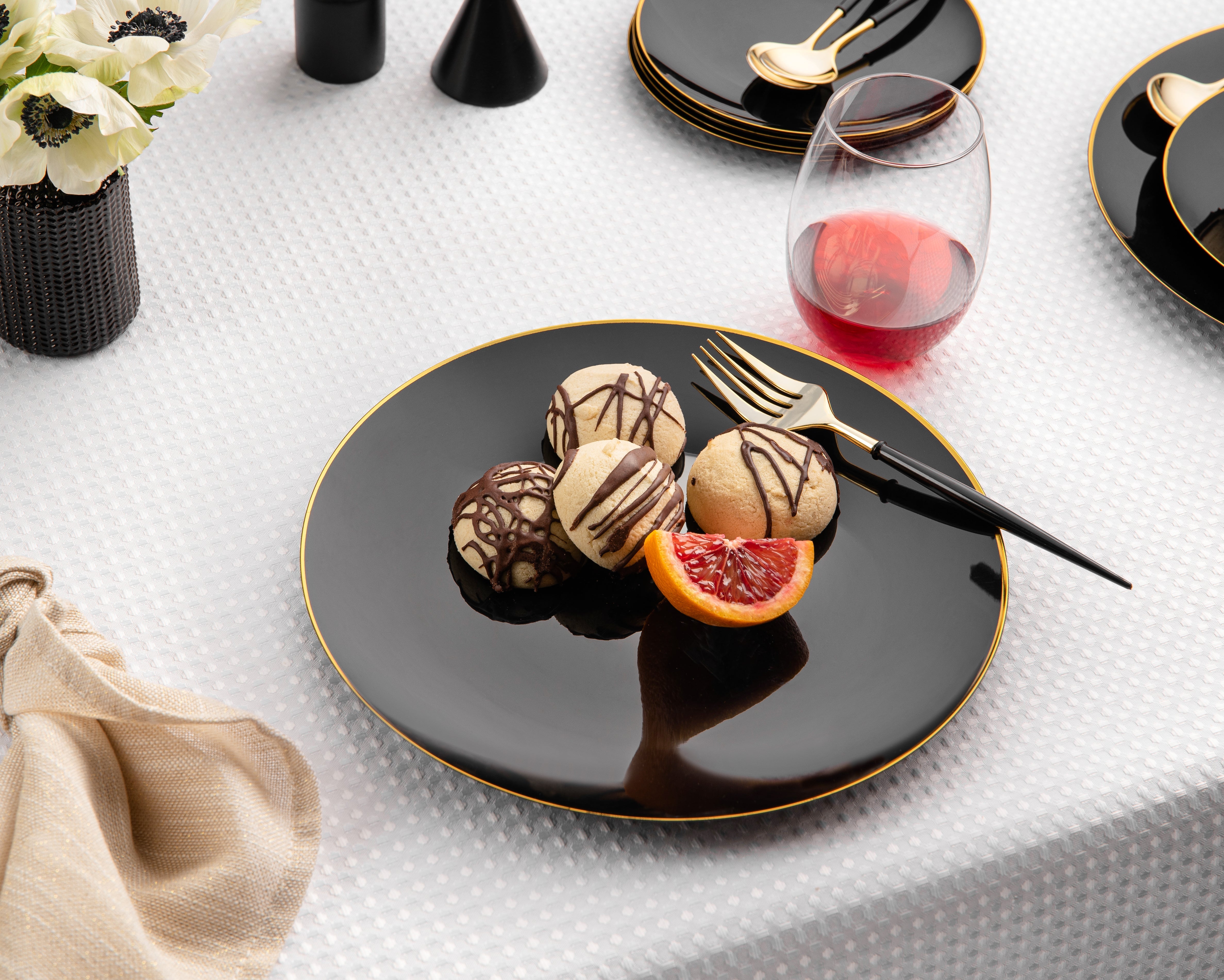 Eco-Friendly Black & Gold Round Plastic Plates - 12-Pack Disposable Dinnerware for Parties, Picnics, BBQs & Events