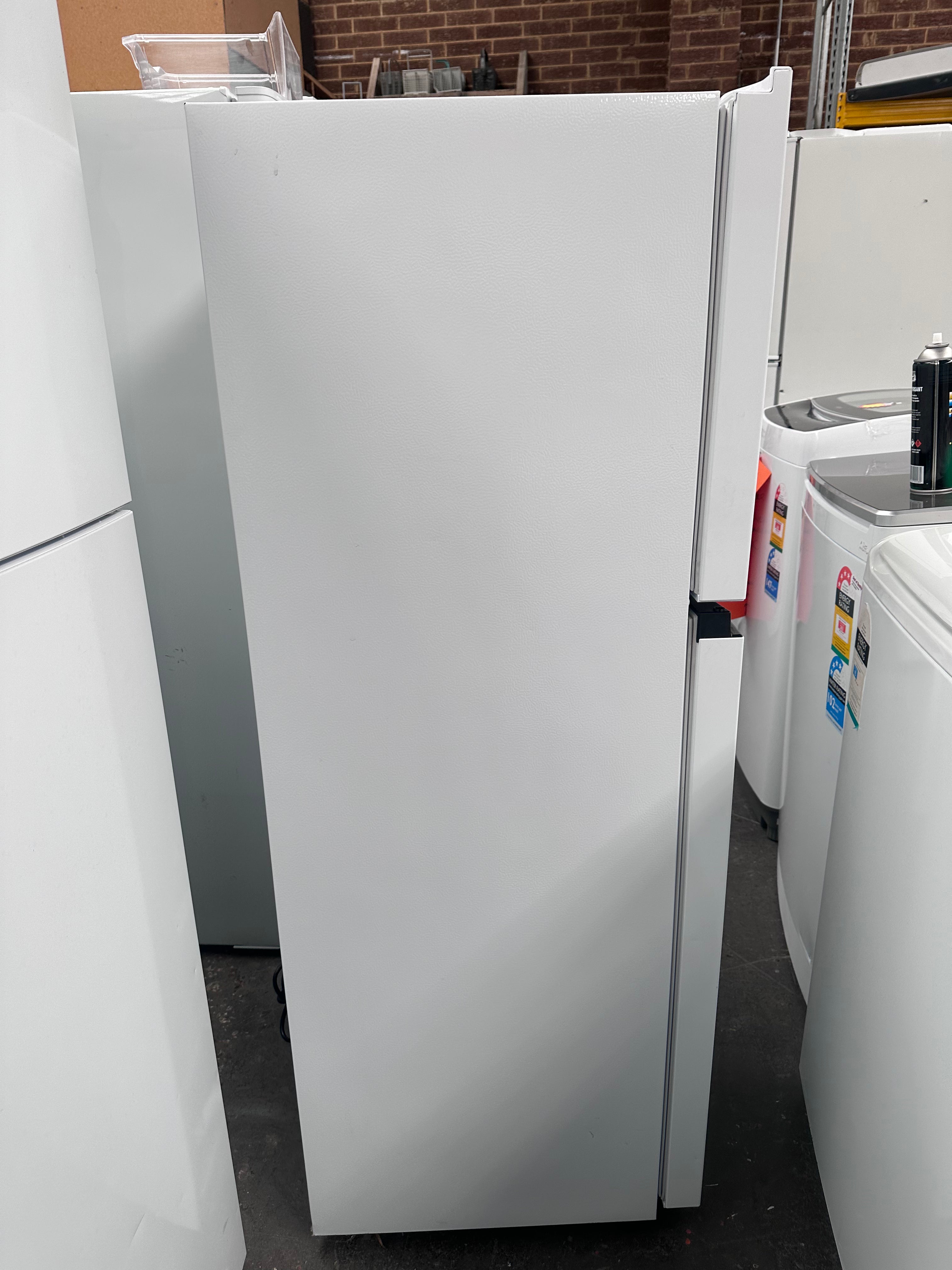 Hisense 205L Top Mount Refrigerator - Energy Efficient, Compact Freezer, Adjustable Shelves [Certified Refurbished] - Perfect for Dorms, Apartments & Small Kitchens