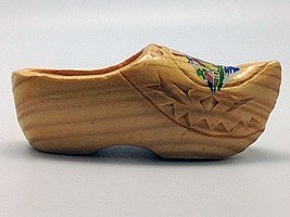 Handmade Wooden Shoe Napkin Rings - Elegant Carved Trim for Formal Dining & Holiday Table Decor