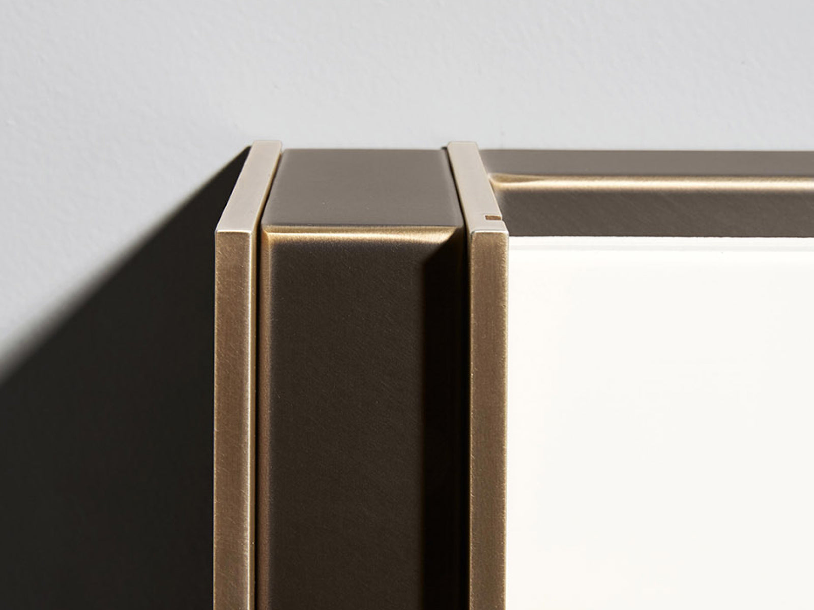 Glam Table Light - Elegant LED Nightstand Lamp for Bedroom, Living Room & Office - Perfect for Reading, Decor & Ambient Lighting