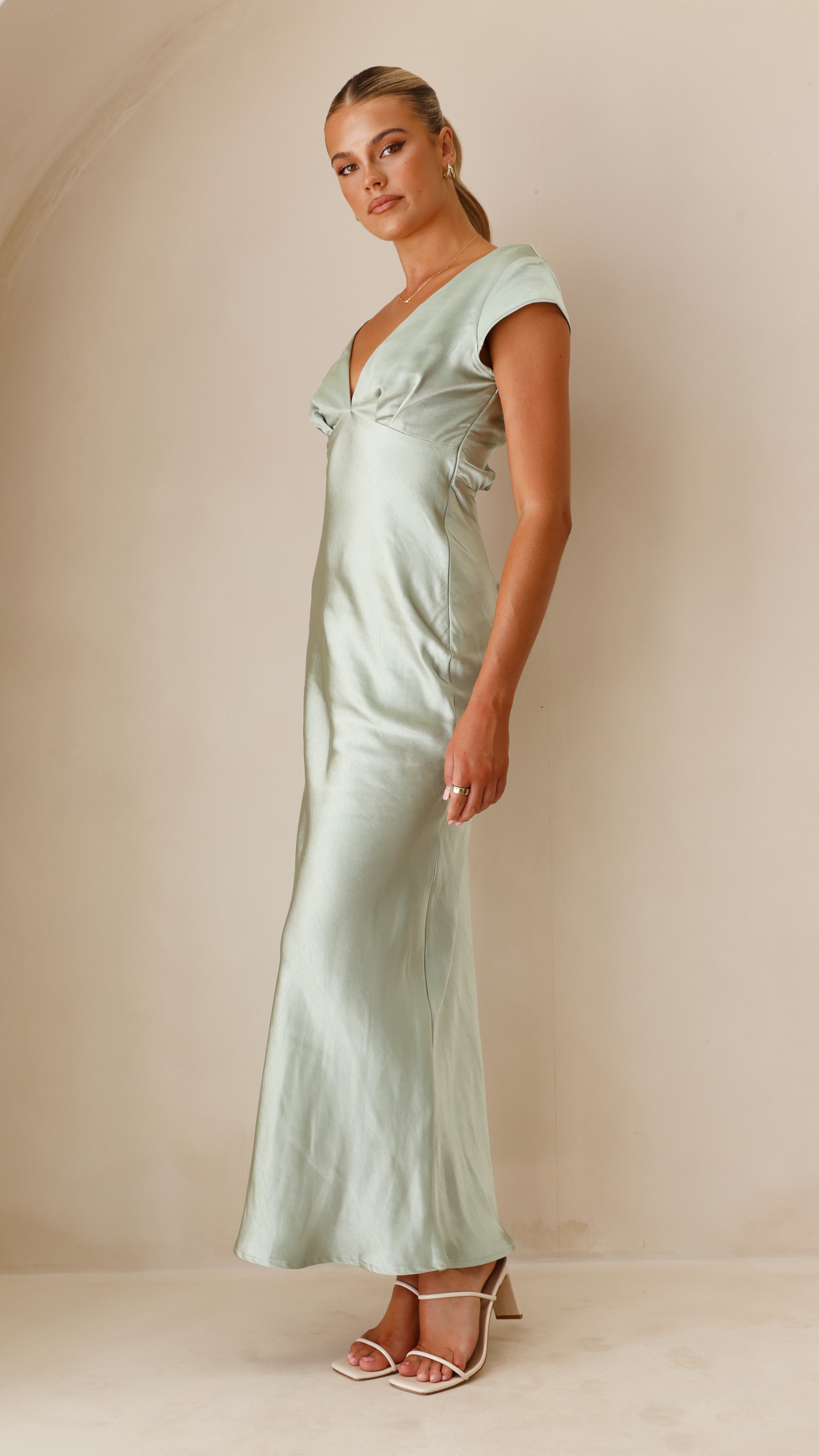 Amelia Maxi Dress for Women - Flowy Long Boho Summer Dress in Sage Green - Perfect for Beach Vacations, Weddings & Casual Outings