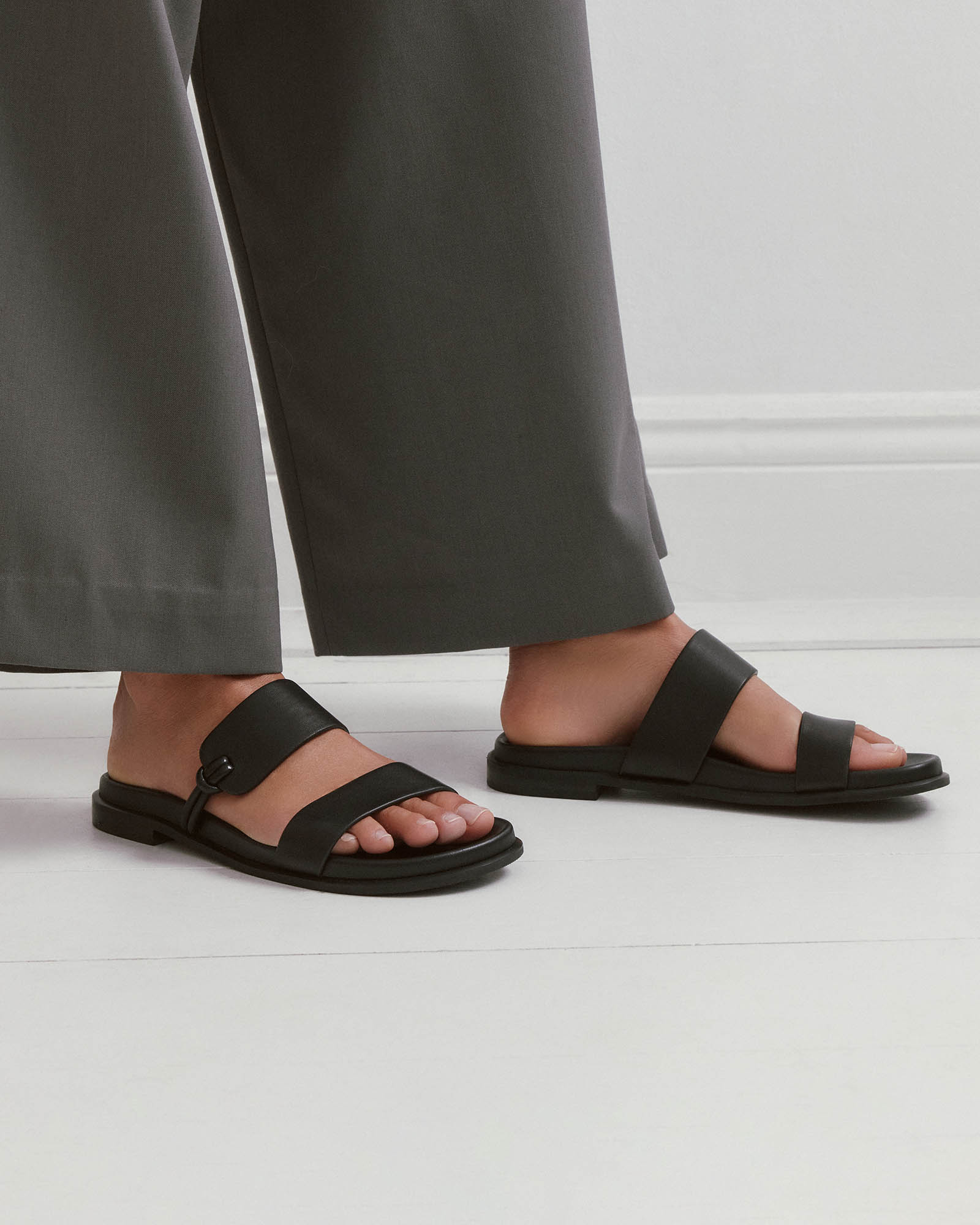 HAYES Flat Sandals for Women - Genuine Black Leather Comfortable Slip-On Shoes for Casual Wear, Walking & Beach Outfits
