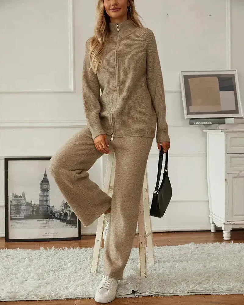 Cozy Women's Zipper Lounge Two Piece Set - Soft Loungewear for Relaxing at Home, Yoga, and Casual Outings