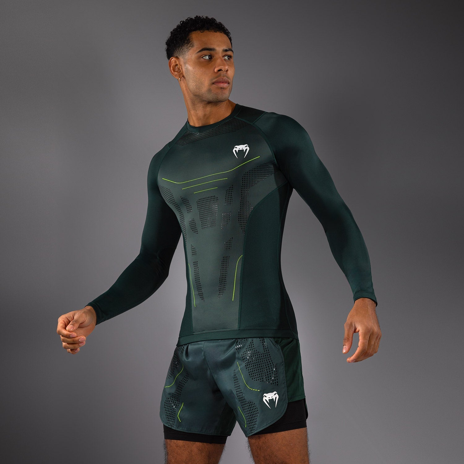 Venum Technical 3.0 Long Sleeve Rashguard - Premium MMA & BJJ Training Shirt for Men - Moisture Wicking & UV Protection - Forest Green - Ideal for MMA, Brazilian Jiu-Jitsu & Fitness Workouts