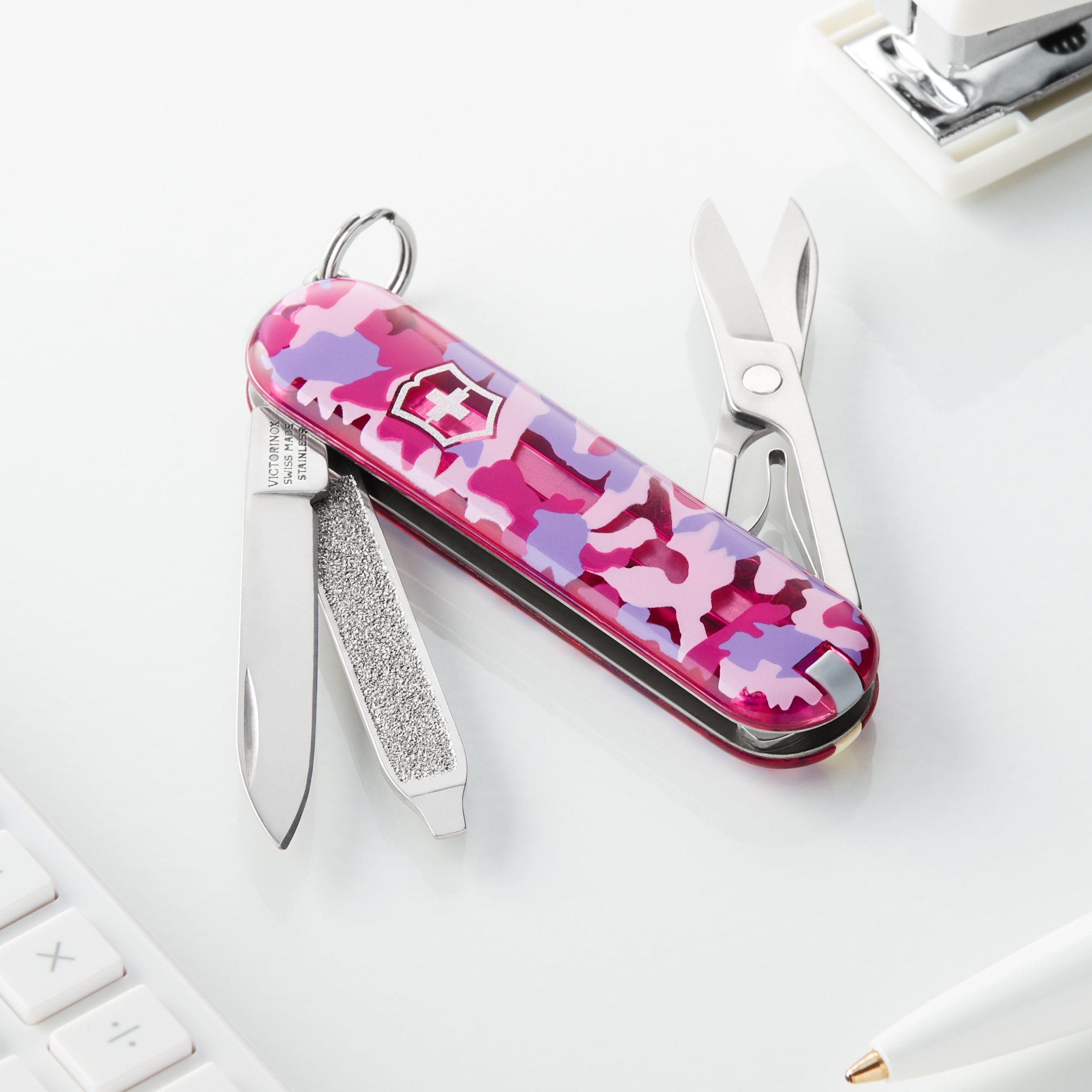 Victorinox Classic SD Swiss Army Knife - 7-in-1 Multi-Tool with Small Blade, Screwdriver & Key Ring | Compact Pink Camouflage Design | Swiss Made for Everyday Carry (EDC), Outdoor Adventures & Gift Giving