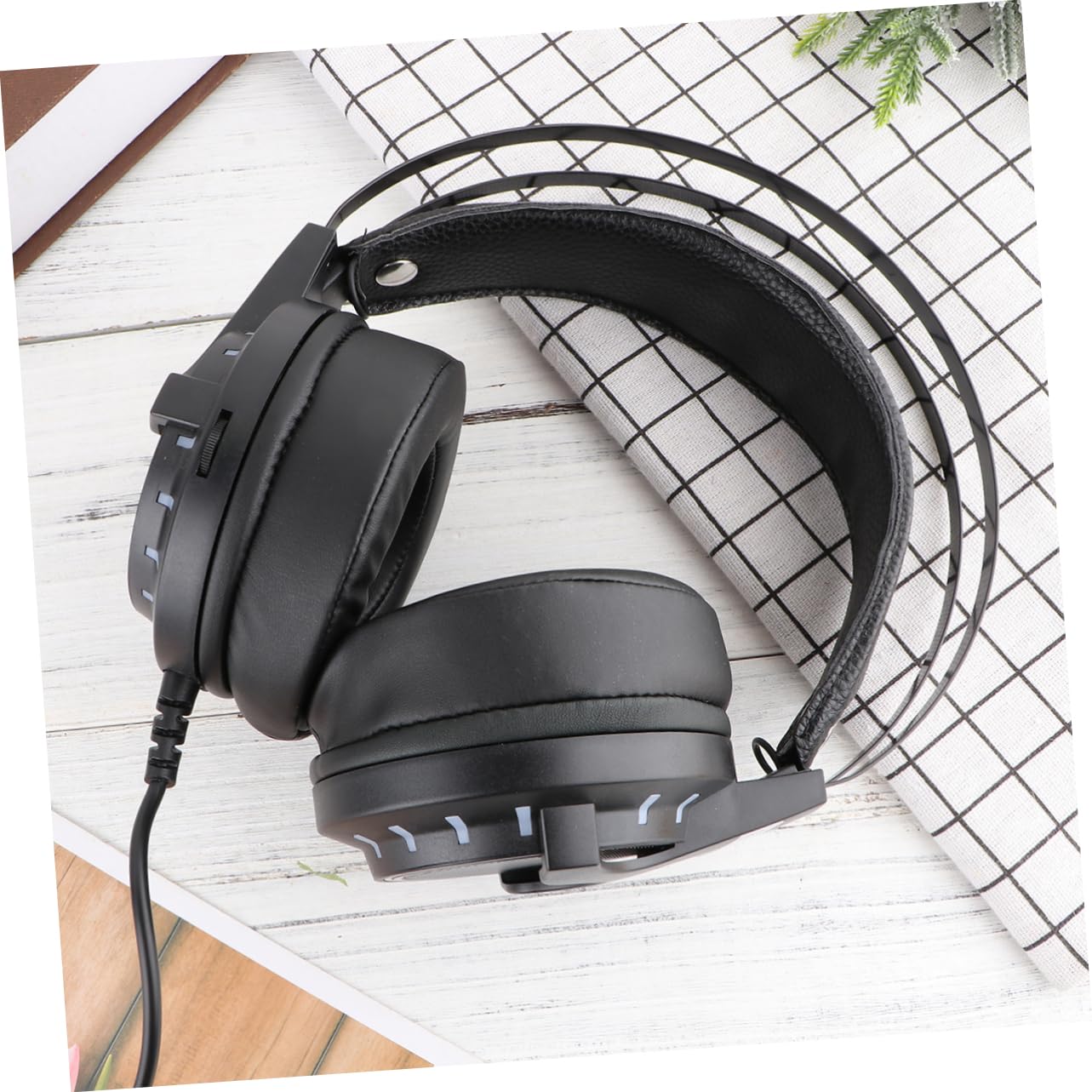 Mikikit 7.1 RGB Gaming Headset with Noise-Canceling Microphone, Wired Over-Ear Headphones with 3.5mm Jack for PC, PS4, PS5, Xbox - Perfect for Gaming, Streaming & Online Classes