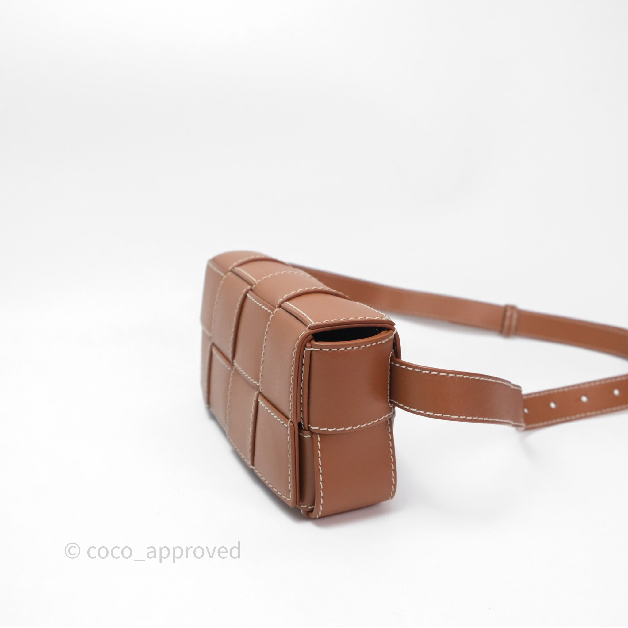 Bottega Veneta Cassette Belt Bag - Intreccio Calfskin Leather Crossbody Bag in Wood/Natural - Perfect for Everyday Wear & Travel Accessories
