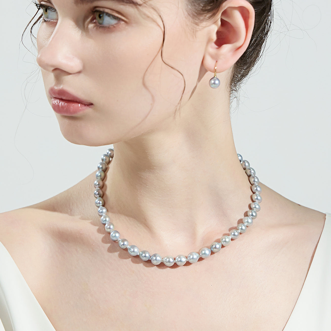 18K Gold Top Luster Madama Akoya Pearl Necklace KN00145 - Elegant Pearl Jewelry for Women, Perfect for Weddings, Parties & Special Occasions