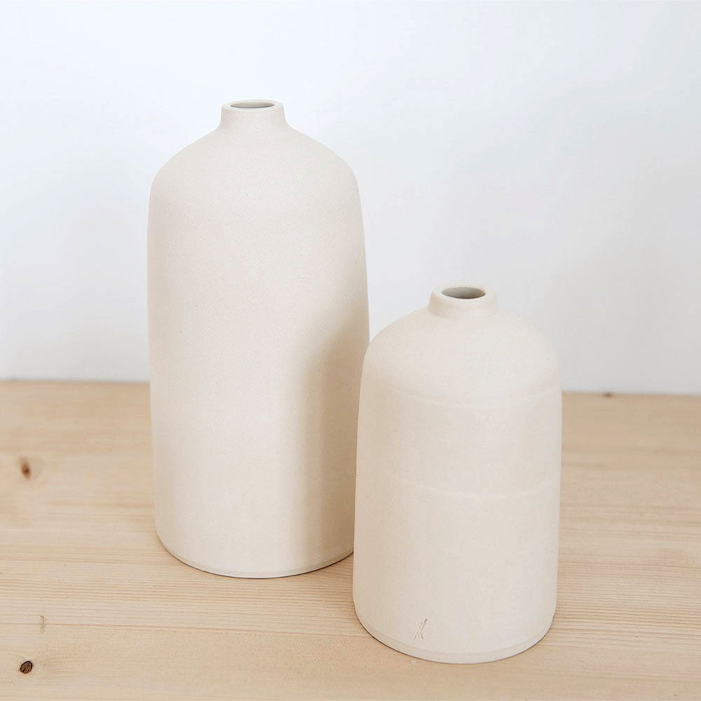 Classic Ceramic Bud Vase - Small Flower Vase for Home Decor, Wedding Centerpieces & Table Arrangements - Perfect for Roses, Daisies and Fresh Cut Flowers