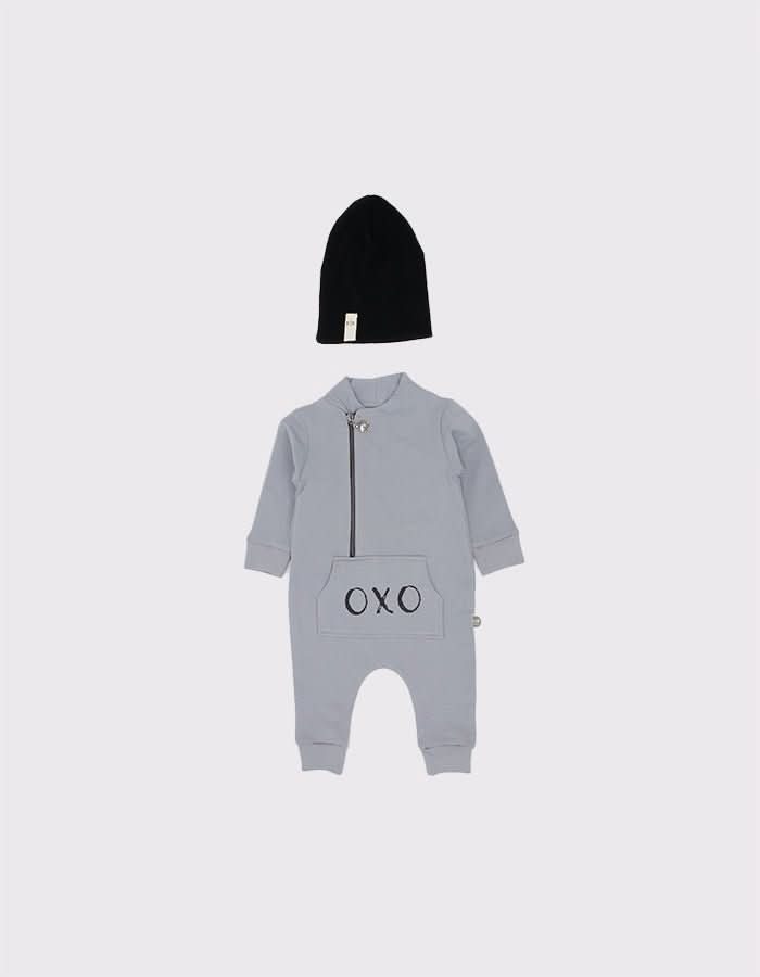 OXO Printed Design Baby Jumpsuit and Beanie Set - Soft Cotton Newborn Outfit for Boys & Girls - Perfect for Photoshoots, Gifts, and Everyday Wear