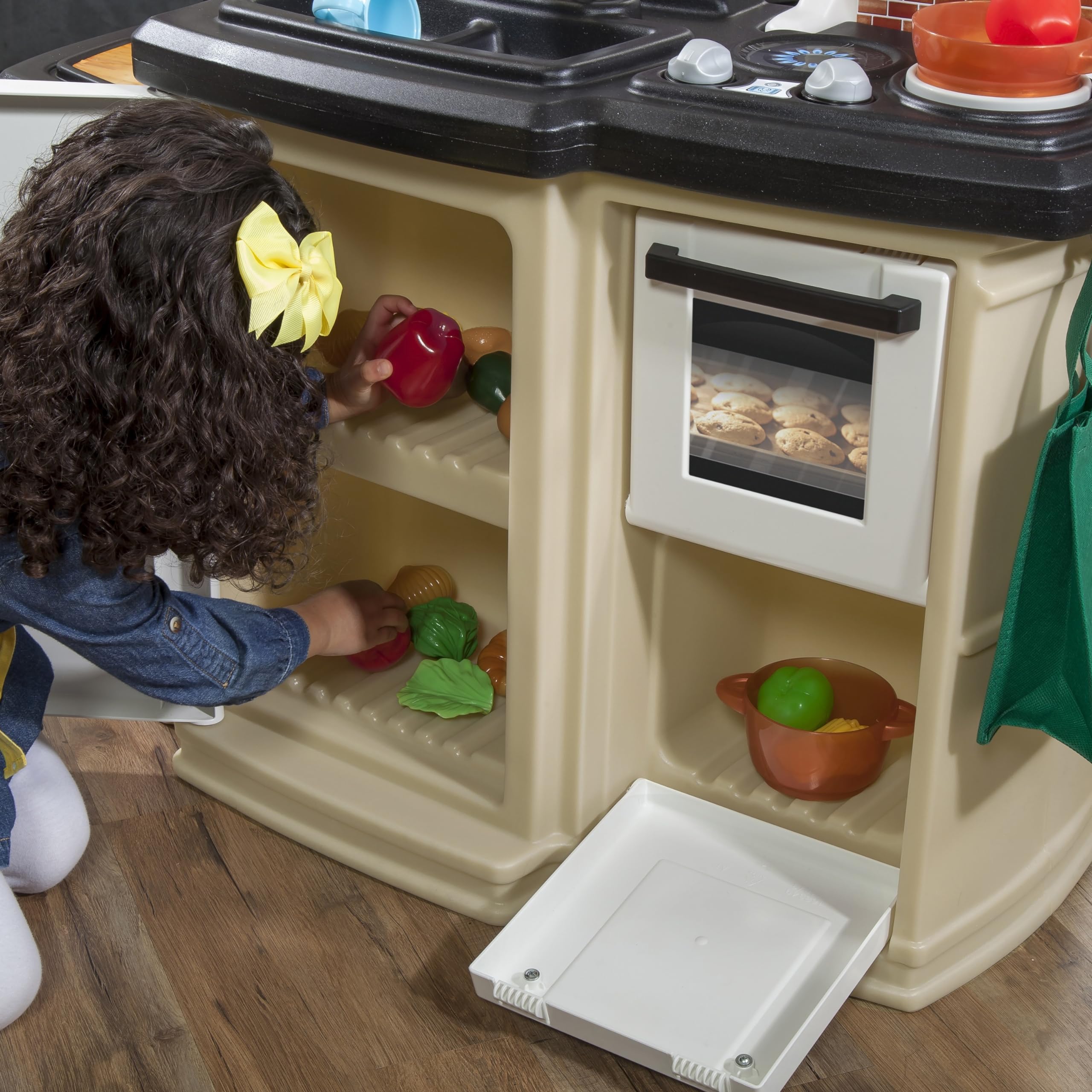 Step2 Great Gourmet Kids Kitchen Playset - Indoor/Outdoor Pretend Play Kitchen with Lights & Sounds - Durable Plastic Toy Kitchenette with 33 Accessories - Perfect for Toddlers Ages 3+ (Tan) - Ideal for Pretend Cooking, Role Play & Outdoor Backyard Fun