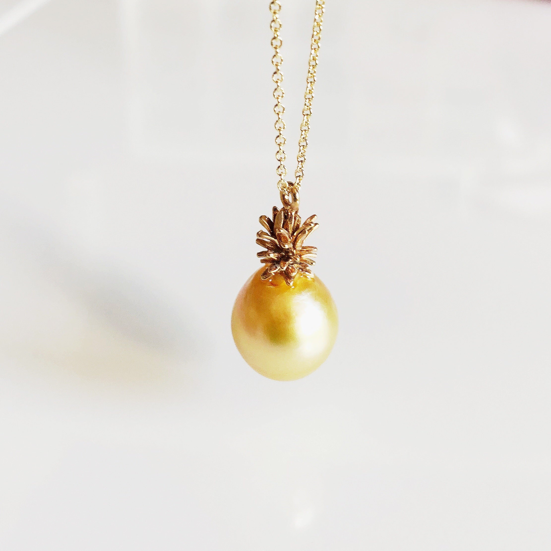 Luxury 14K Gold South Sea Pineapple Pendant Necklace for Women - Elegant Tropical Jewelry Gift for Birthday, Anniversary & Special Occasions