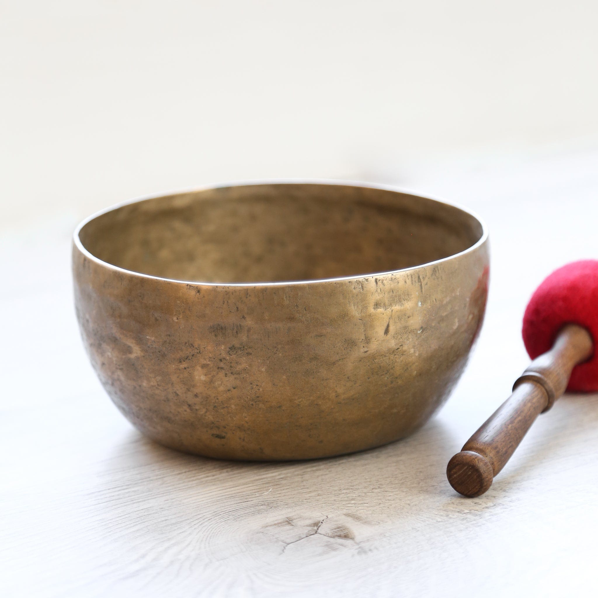Antique Singing Bowl for Sacral Chakra Healing - 155 Hz Tibetan Meditation Instrument for Yoga, Sound Therapy & Spiritual Cleansing