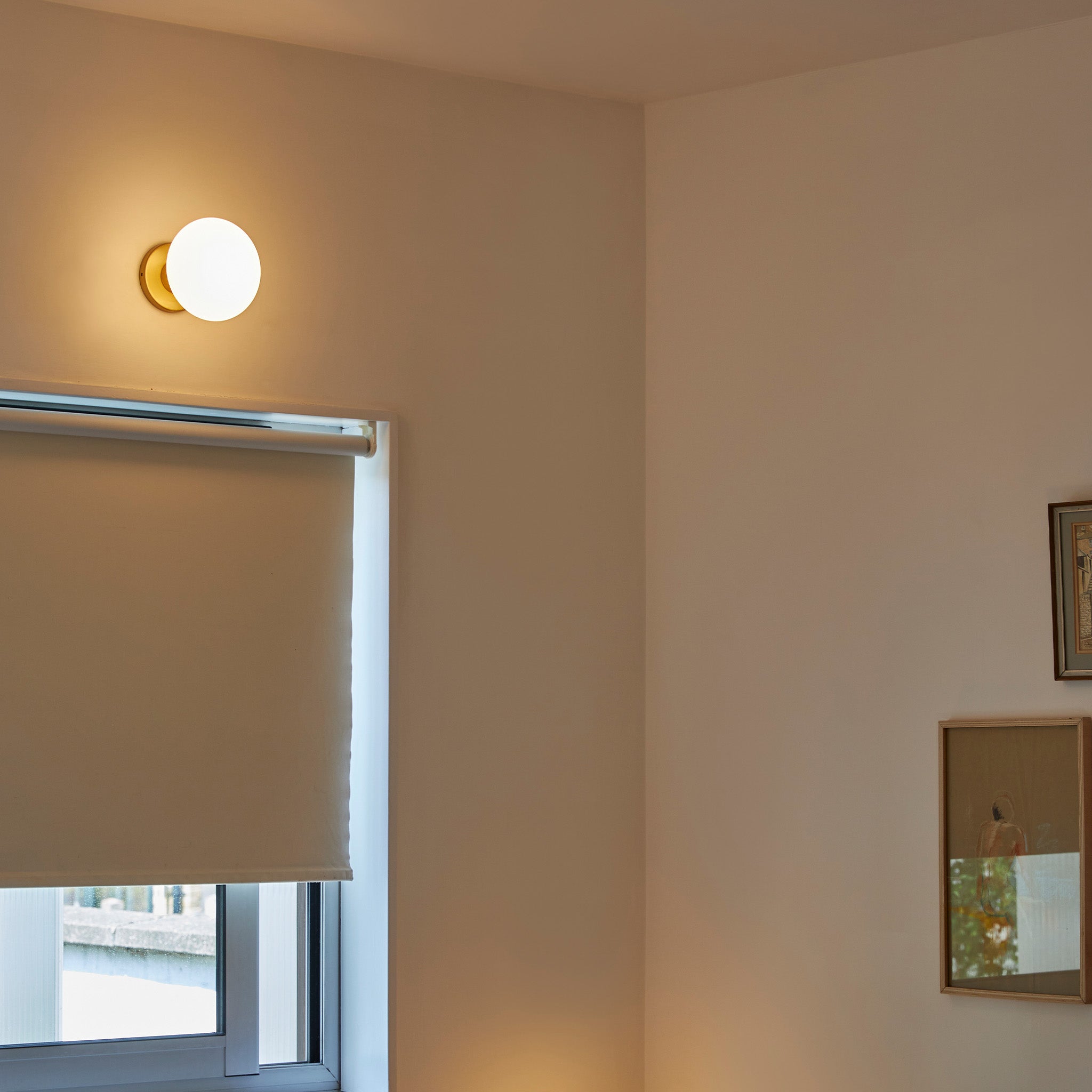 Lochan Graphite Wall Light with Oval Design - Dimmable to Warm White | Perfect for Bedroom, Living Room & Hallway Lighting