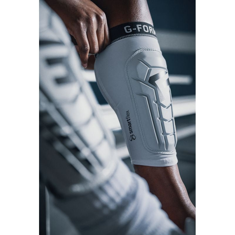 G FORM PRO S VENTO SHINGUARD - Lightweight Protective Soccer Shin Guards for Men & Women - Perfect for Football, Rugby, and Training Sessions