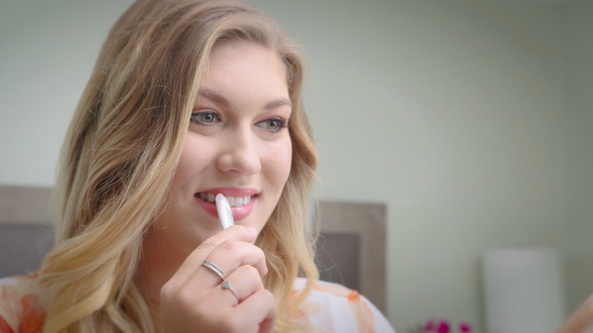 Innovawhite Teeth Whitening Kit - Professional Teeth Whitening Pen & LED Light for Brighter Smile - At-Home Teeth Whitening Solution for Coffee, Wine & Smoking Stains | Perfect for Travel, Gifts & Daily Use