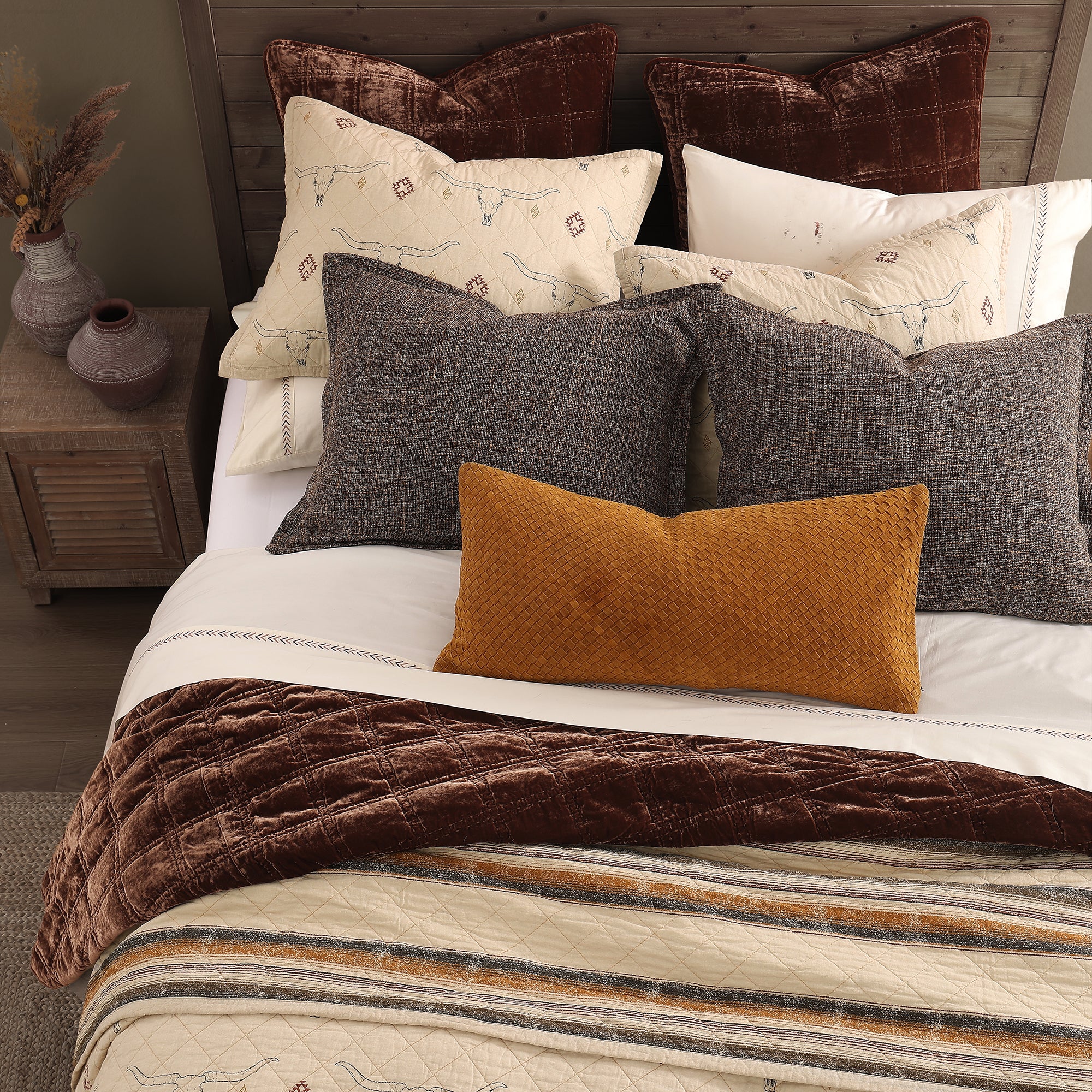 Maverick Longhorns Reversible Quilt Set - Twin/Queen/King Size, Soft & Durable Bedding - Perfect for Western Themed Bedrooms, Dorm Rooms, and Cozy Home Decor