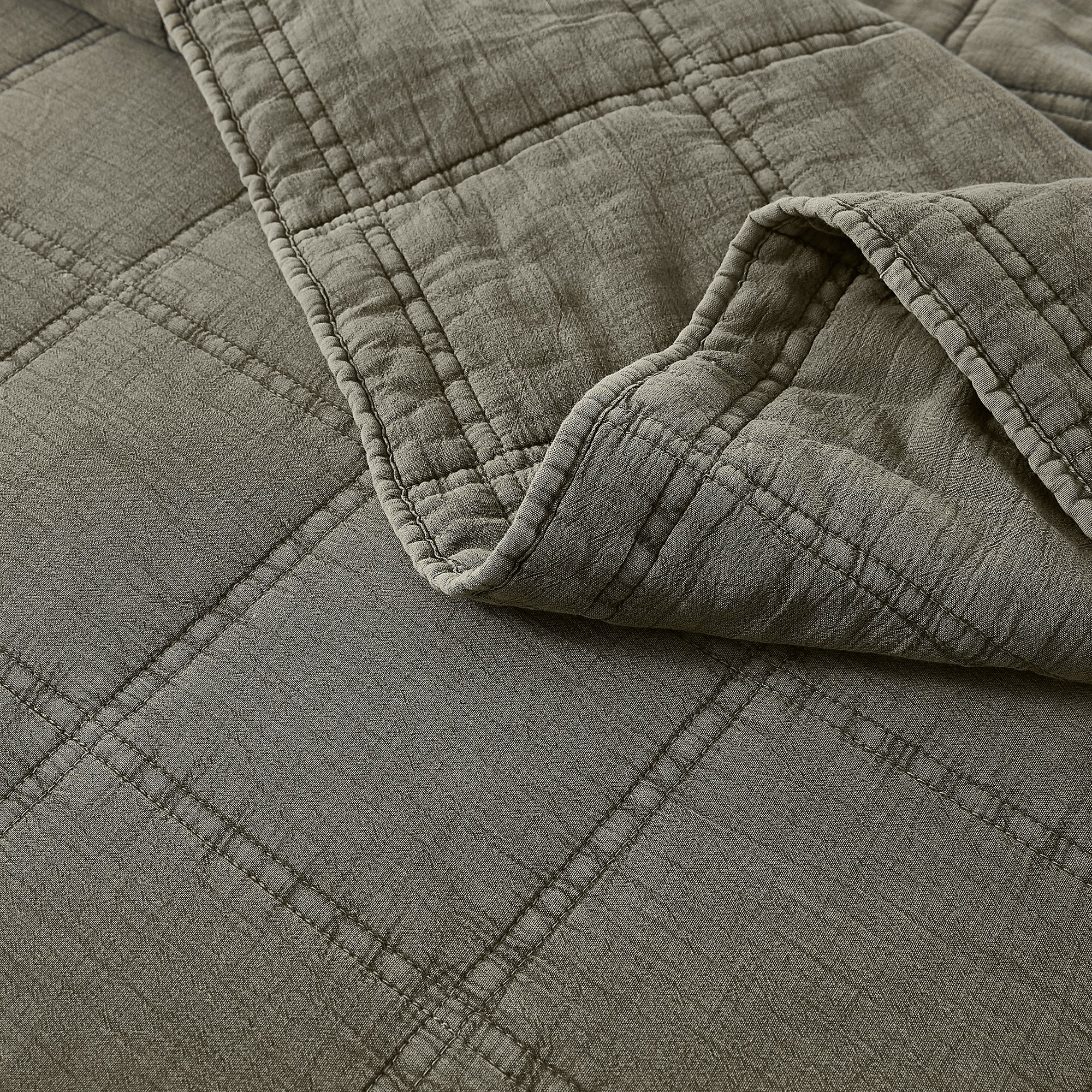 Logan Stone Washed Cotton Quilt Set - 3 Piece Bedding Set with Pillow Shams | Soft & Breathable Comforter for All Seasons | Perfect for Master Bedroom, Guest Room & Dorm Decor