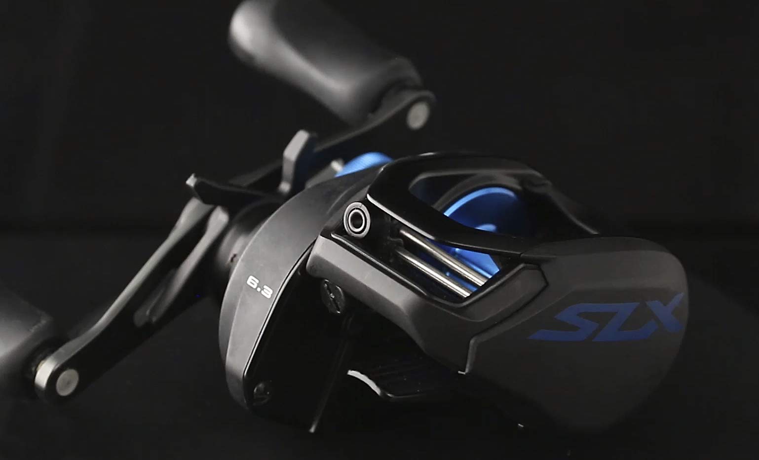 Shimano SLX Baitcasting Reels - High Performance Fishing Reel for Bass, Walleye & Saltwater - Smooth Drag System & Durable Design for Freshwater & Saltwater Fishing