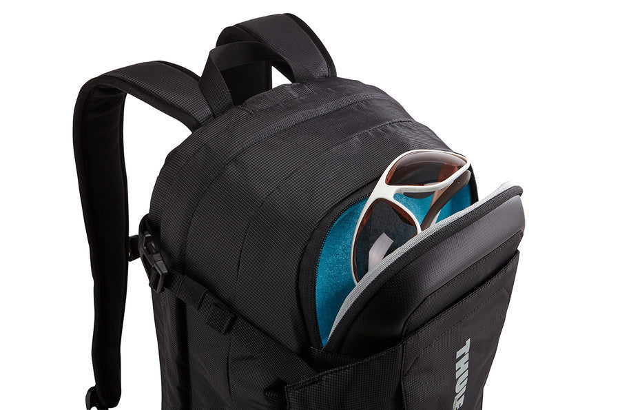 Thule EnRoute Triumph 2 Daypack - Lightweight Hiking Backpack for Men & Women, 20L Water-Resistant Travel Backpack with Laptop Sleeve - Perfect for Commuting, Hiking & Outdoor Adventures