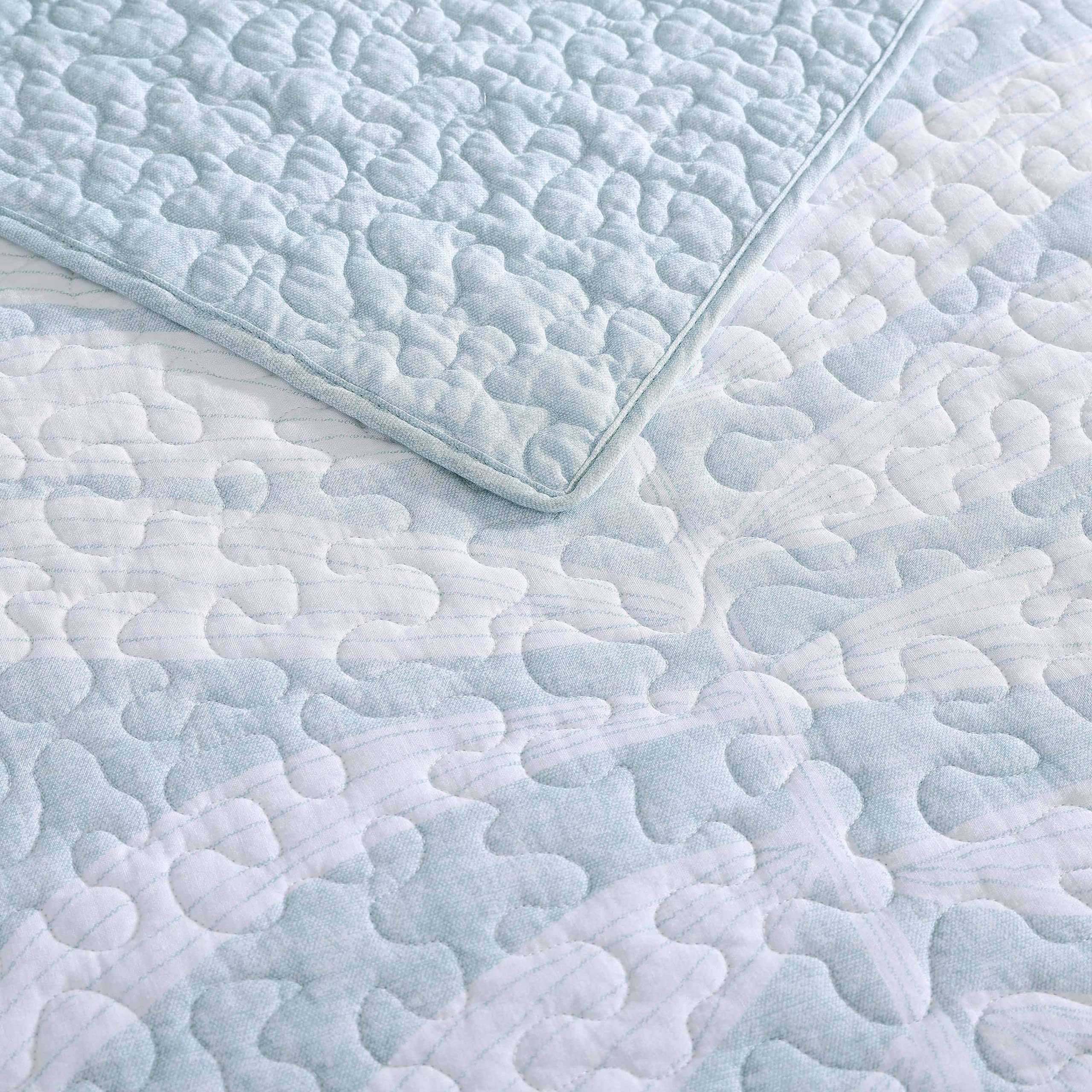 Tommy Bahama Queen Size Reversible Cotton Quilt - Coastal Inspired Blue Fronds Design, Breathable Bedding for Summer & All Seasons | Perfect for Beach House, Guest Room & Master Bedroom Decor