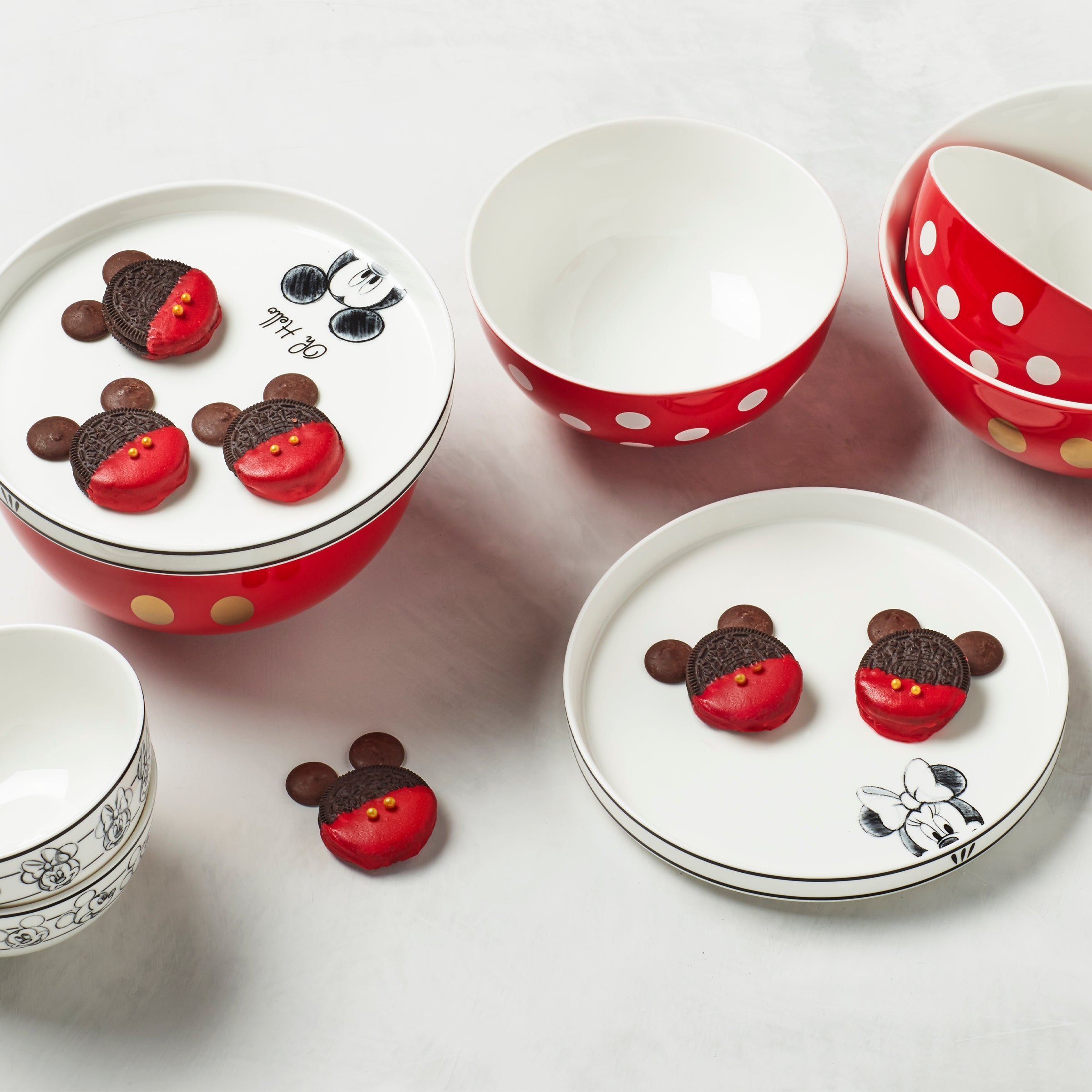 Disney 8-Piece Nesting Dinnerware Set for Kids - Mickey Mouse & Friends Design - BPA-Free Plastic Plates & Bowls - Perfect for Family Meals, Picnics, and Birthday Parties