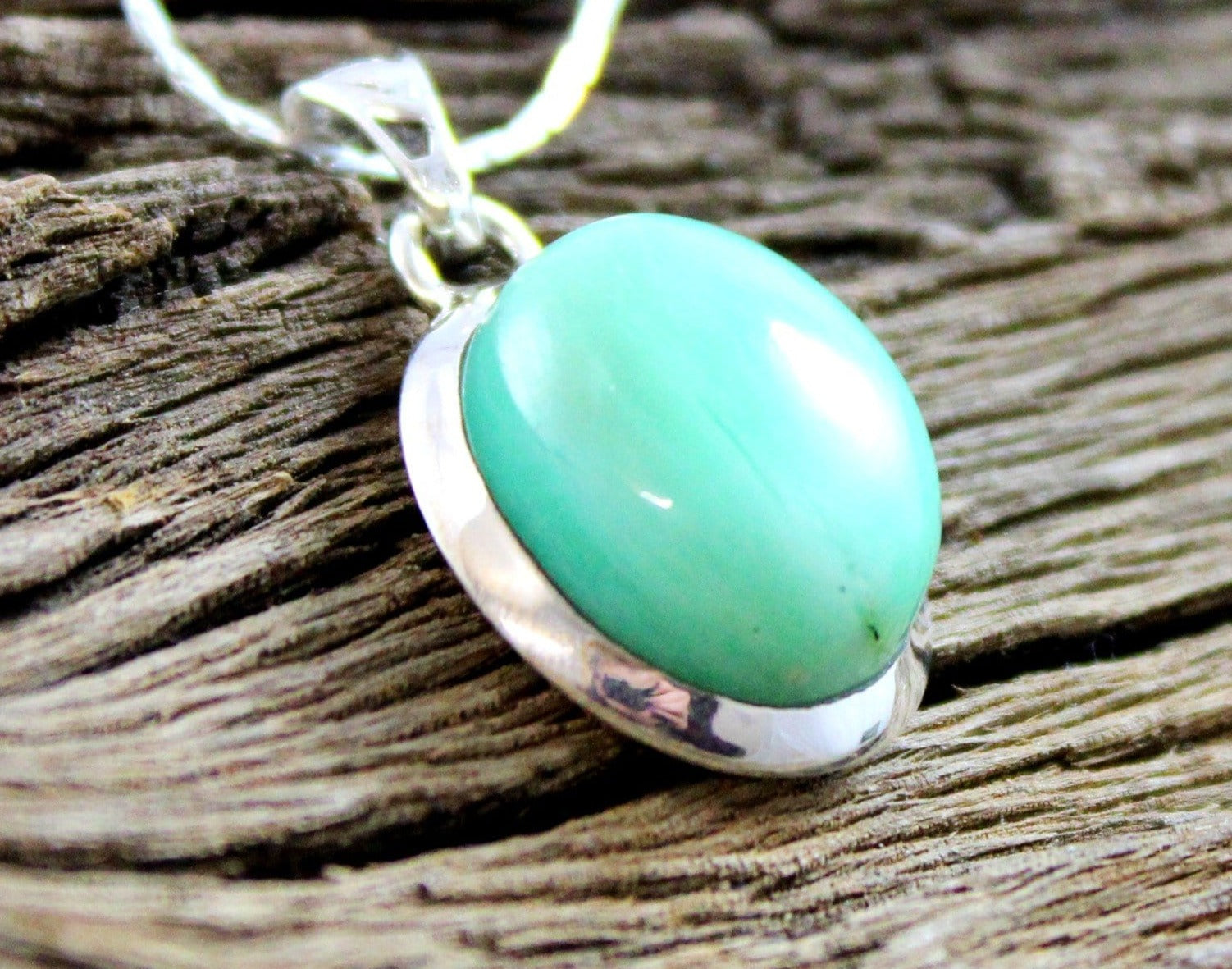 Natural Chrysoprase Gemstone Pendant Necklace for Women - Elegant Green Stone Jewelry for Everyday Wear & Special Occasions