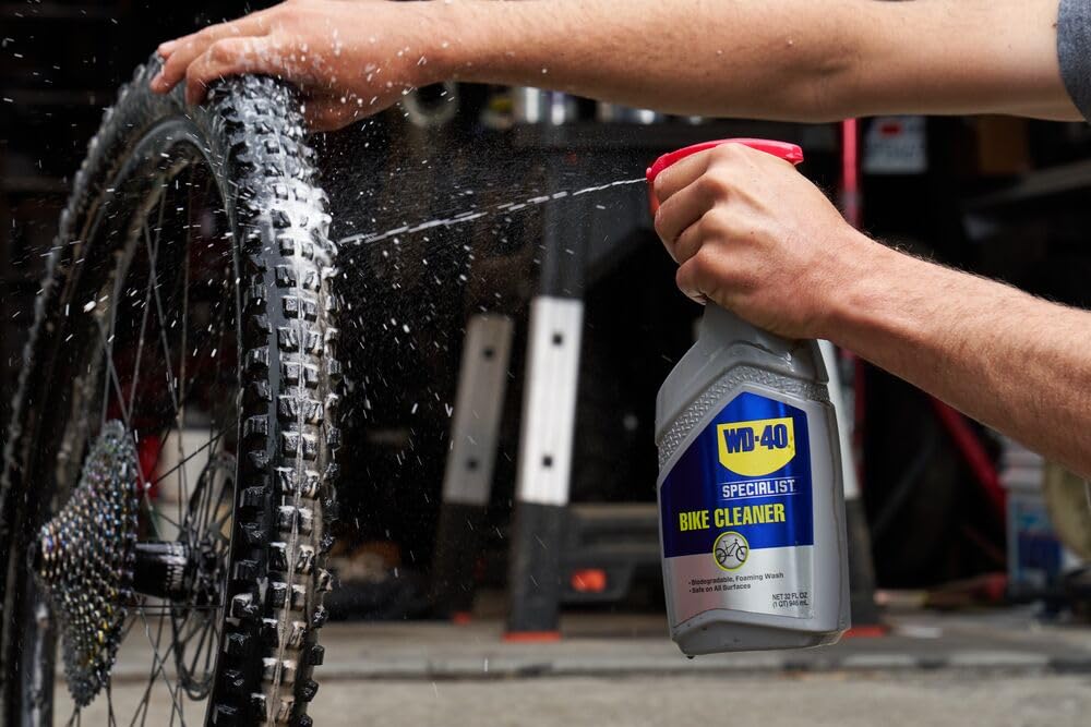 WD-40 Bike Specialist Bike Cleaner - 32oz Foaming Degreaser Spray (4-Pack) | Removes Grease & Dirt | Safe for All Bike Parts | Perfect for Mountain, Road & Electric Bikes | Ideal for Home & Professional Bike Maintenance