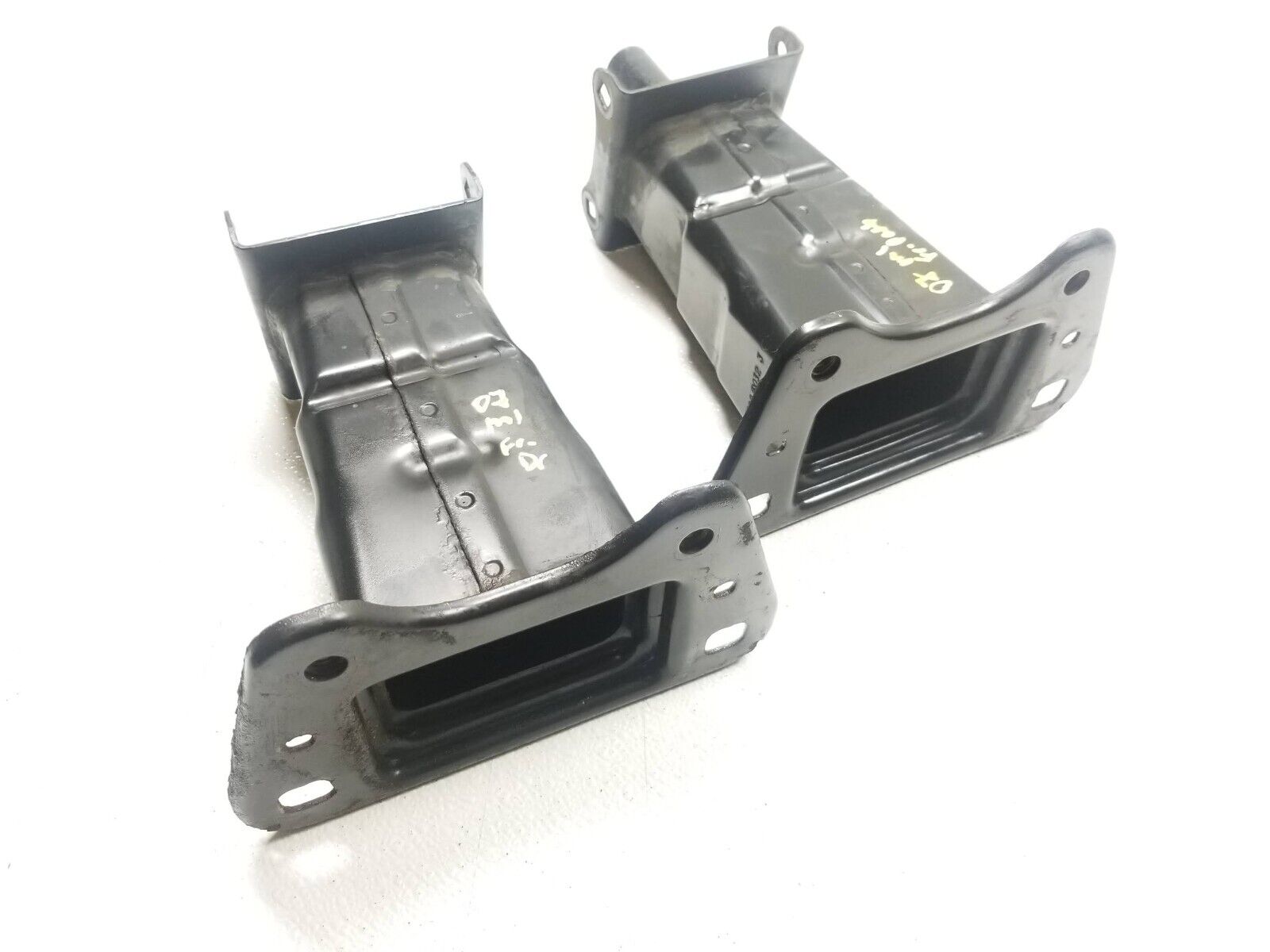 06-11 Mercedes ML500 Front Bumper Reinforcement Bracket Pair - OEM Replacement Parts for Crash Protection & Vehicle Safety | Perfect for Off-Roading & Daily Commuting