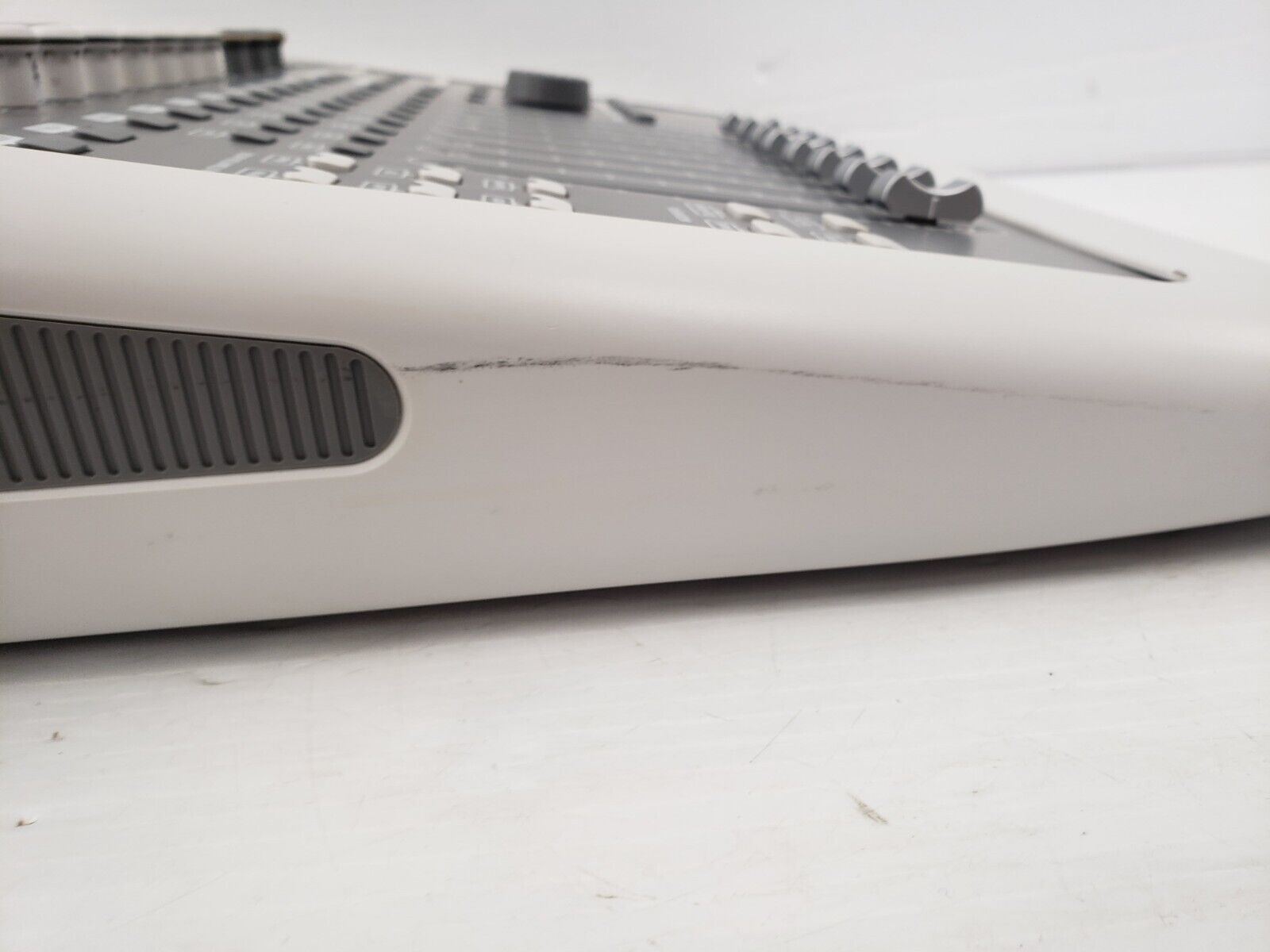 DigiDesign 9100 38030 00 Professional Audio Mixer for Studio Recording, Live Performances & DJ Sets - High-Quality Sound Mixing Console