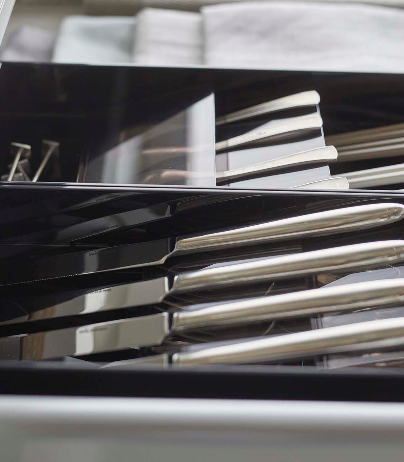 Compact Cutlery Organizer - Kitchen Utensil Holder for Drawer Storage - Perfect for Organizing Spoons, Forks, and Knives in Home or Restaurant Use