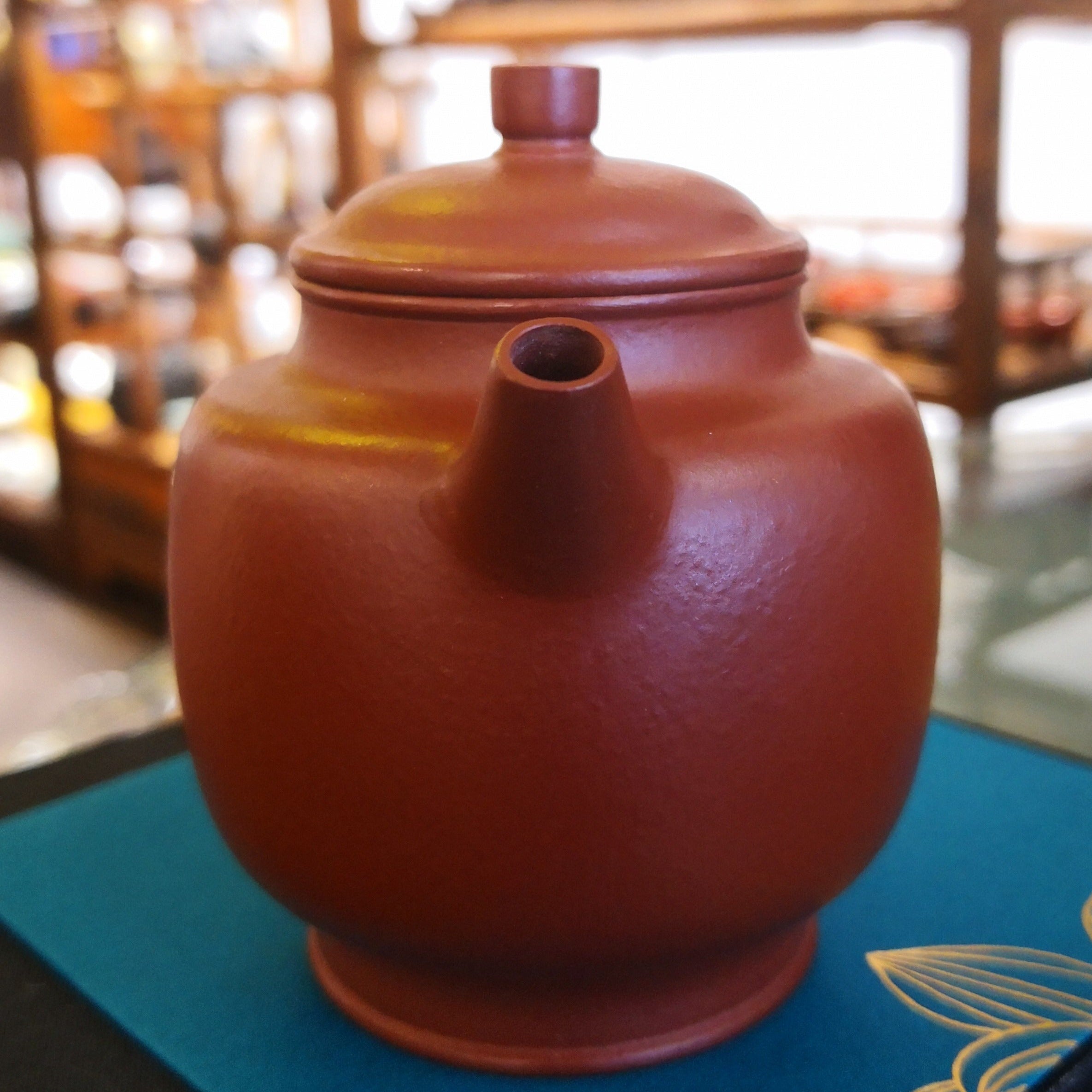 Handmade Zisha Teapot Gong Deng - Level 4 Artist RAO Qing (2021) Zhu Ni Clay - Perfect for Chinese Tea Ceremony, Gift & Home Decor