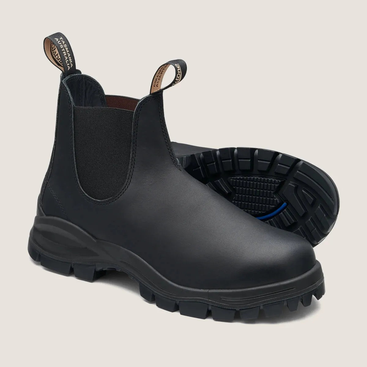 Blundstone 2240 Black Chelsea Boots for Men & Women - Waterproof & Comfortable Leather Ankle Boots for Work, Hiking & Outdoor Activities