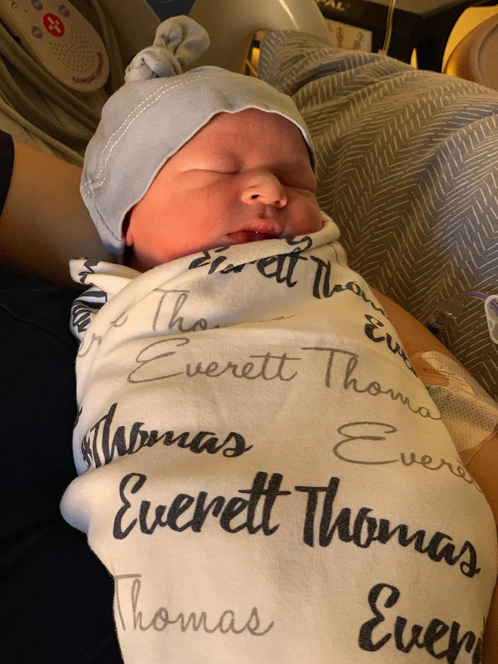 Personalized Baby Blanket for Boys & Girls - Custom Name Blanket with Embroidery - Soft & Cozy Gift for Newborns, Birthdays & Special Occasions - Nursery, Stroller & Cuddle Time Essential