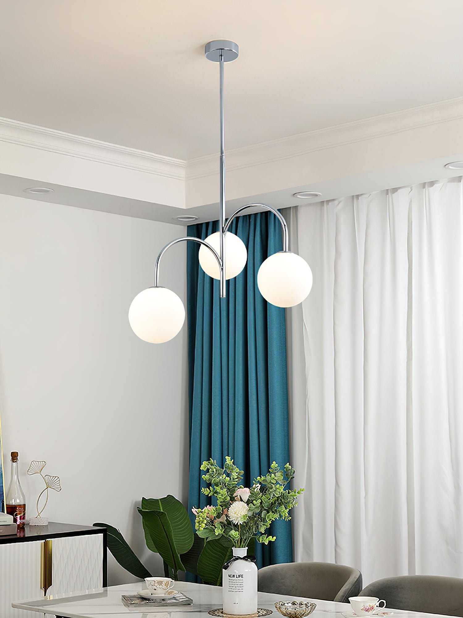 Modern Globe Glass Pendant Light - Elegant Hanging Chandelier for Dining Room, Kitchen Island & Bedroom Lighting - Clear Glass Sphere Ceiling Lamp for Home Decor