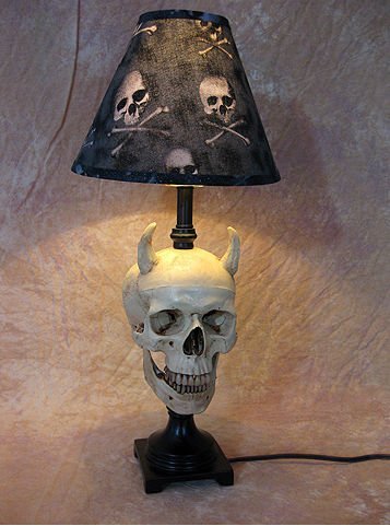 Gothic Devil Skull Desk Lamp with Bone Shade - Vintage Horror Decor for Home Office, Gaming Room & Halloween Party Lighting