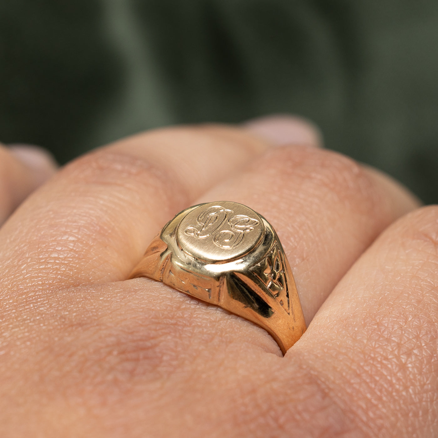 10K Yellow Gold DG Initial Signet Ring for Men & Women - Size 9.25 - Personalized Monogram Jewelry Gift for Birthday, Anniversary & Graduation - Perfect for Formal Events & Everyday Wear