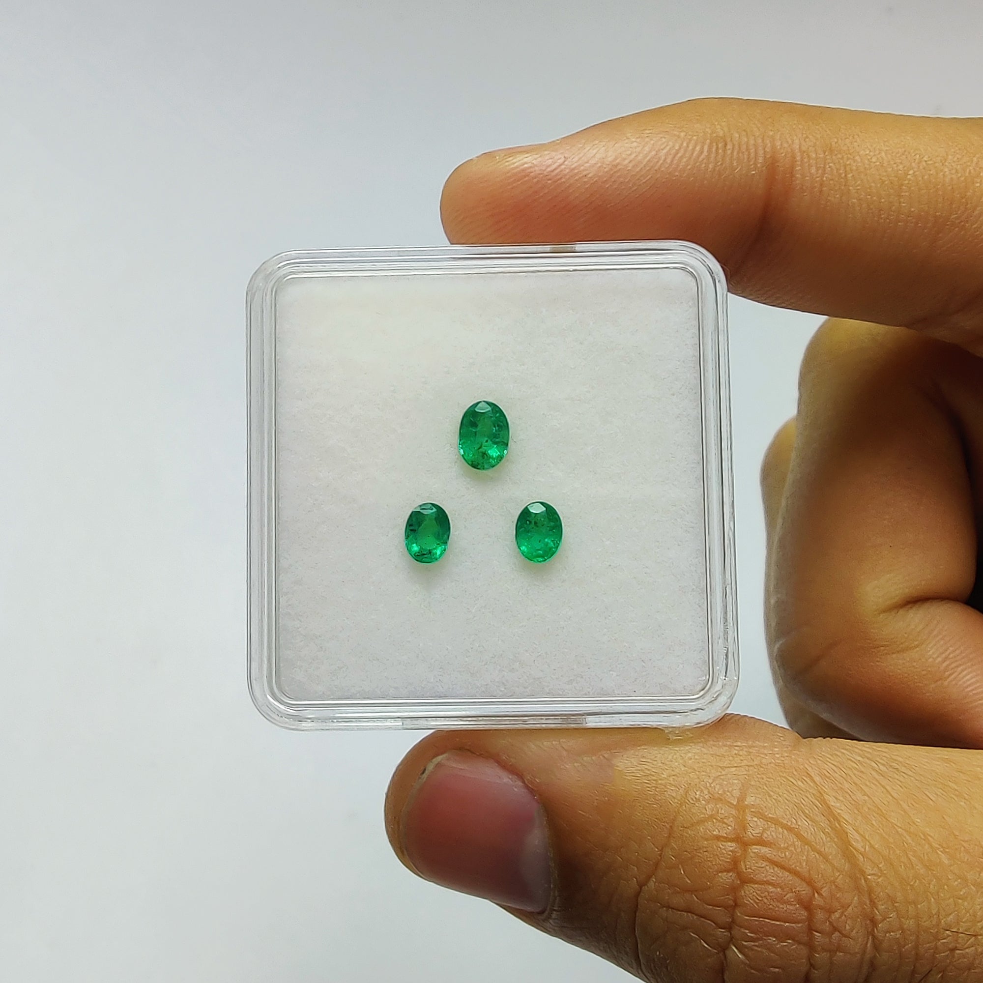 Natural Untreated Green Emerald Gemstone Set - 0.80cts Oval Cut (4.5*3.5mm & 5*4mm) - 3 Piece Collection for Jewelry Making, Engagement Rings & Gift Giving