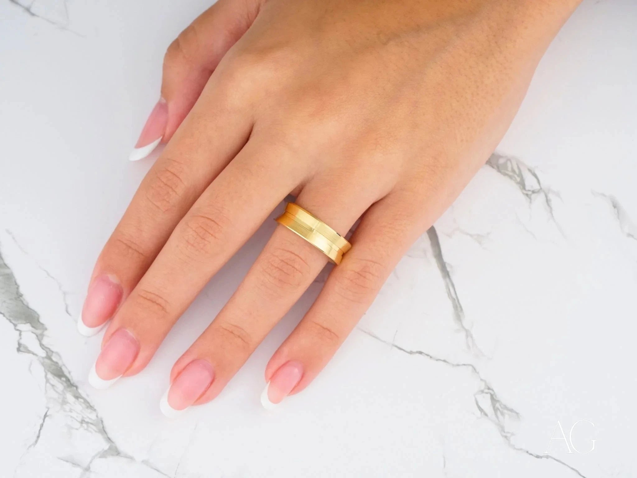 Golden Horizon Wedding Band Ring for Men & Women - Elegant 14K Gold Plated Wedding Ring for Couples, Anniversaries & Special Occasions