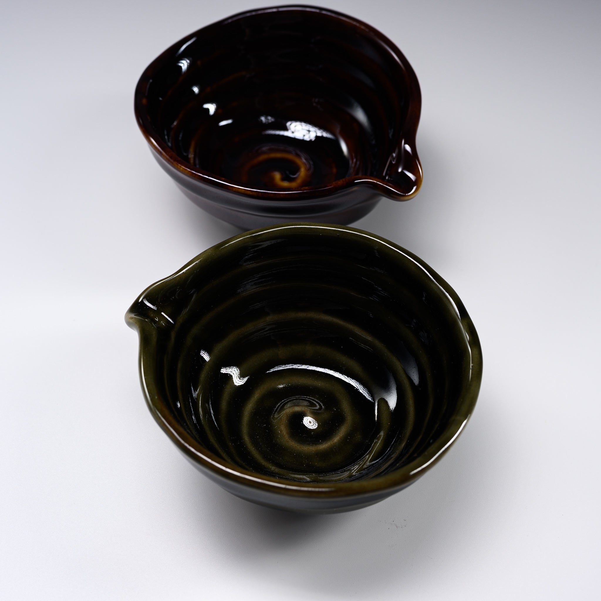Premium Mino Ware Spout Sauce Bowl - 2 Elegant Color Options | Authentic Japanese Ceramic Pouring Bowl for Soy Sauce, Dressing & Dipping Sauces | Perfect for Sushi, Ramen & Asian Dining