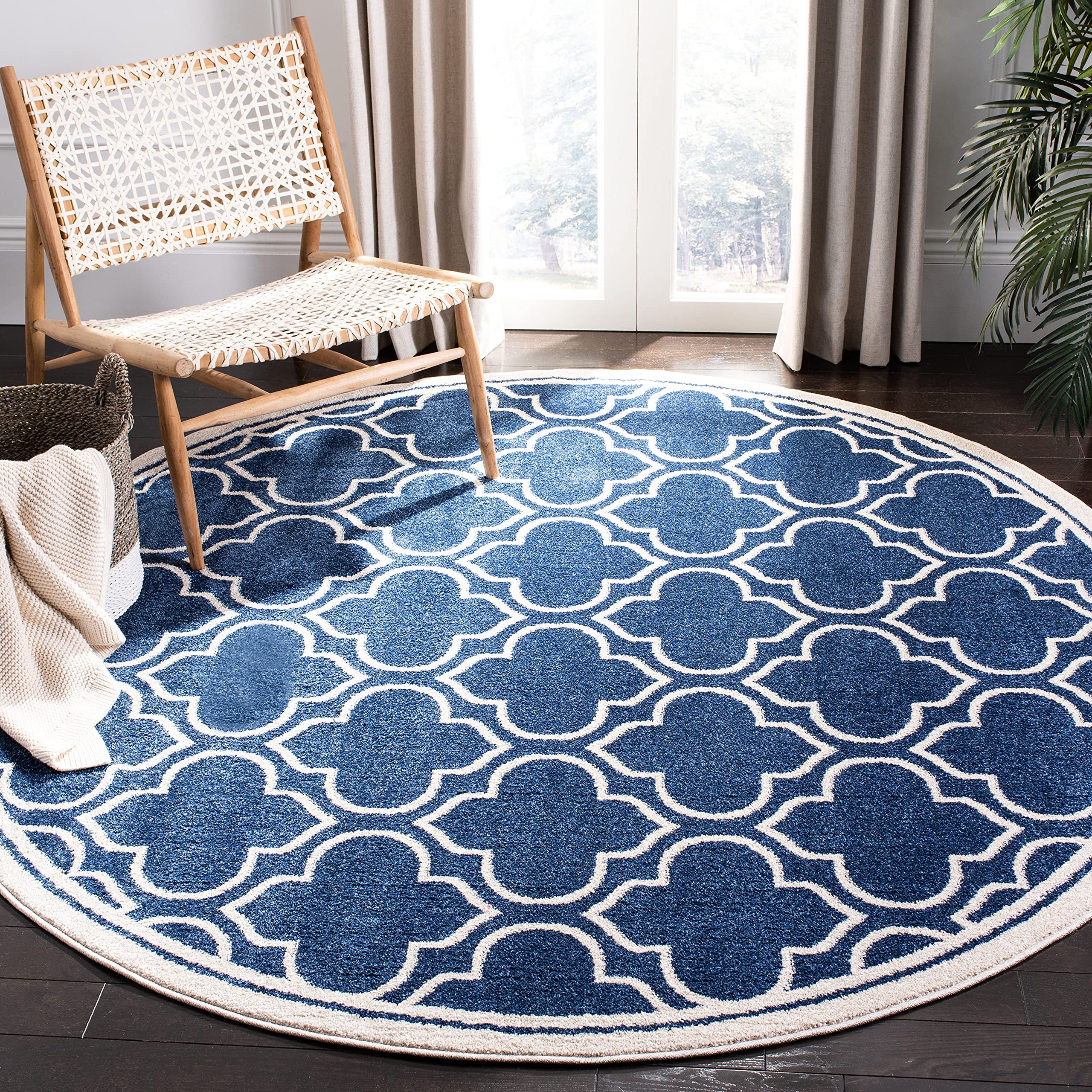 SAFAVIEH Amherst Collection 7' Round Navy/Ivory Moroccan Geometric Area Rug - Non-Shedding, Stain Resistant for Dining Room, Living Room, Bedroom & Entryway | Perfect for Home Decor, Office Spaces & High Traffic Areas