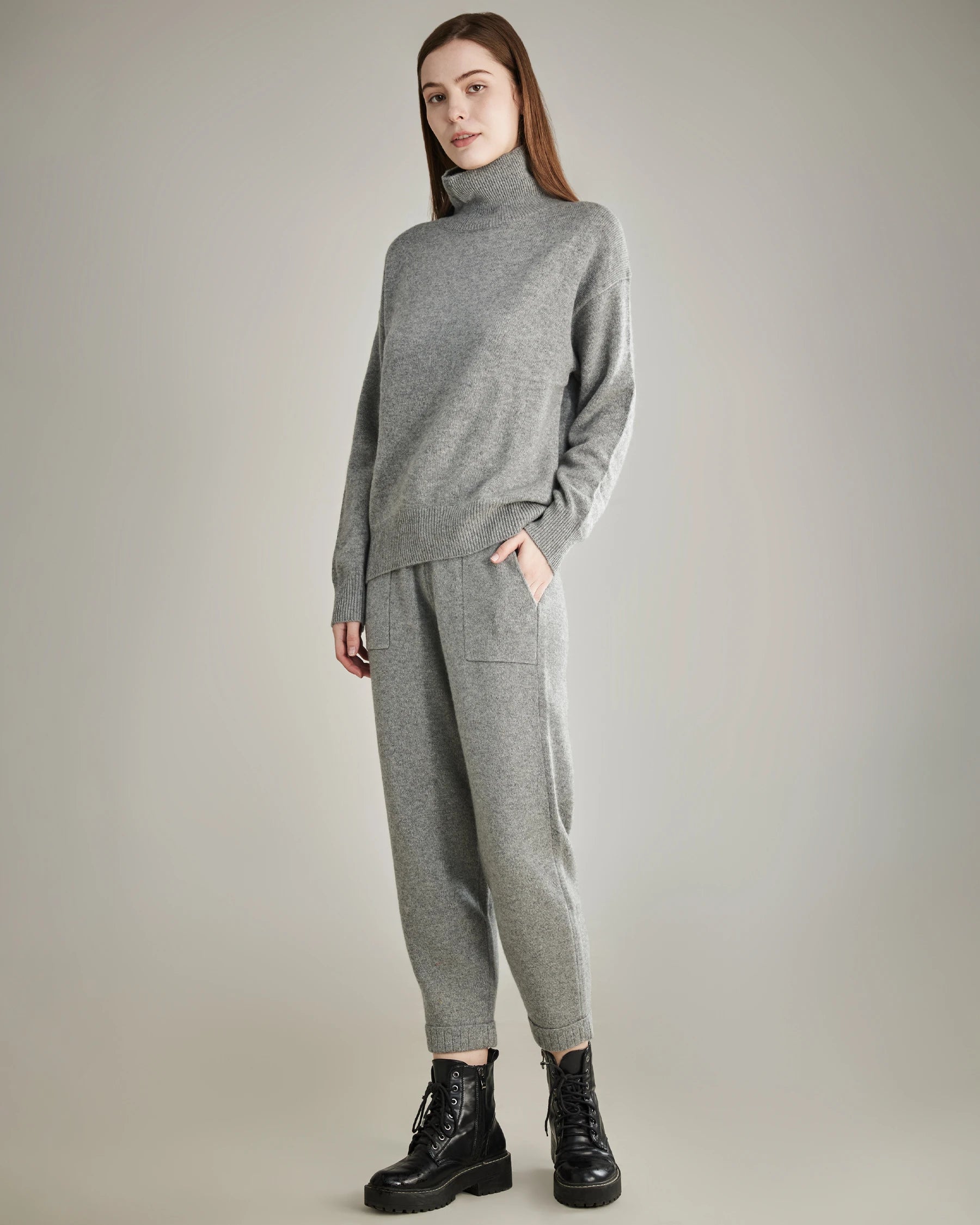 Luxury Women's Oversized Turtleneck Cashmere Sweater - Soft & Warm Winter Pullover for Casual Outfits, Office Wear & Holiday Fashion