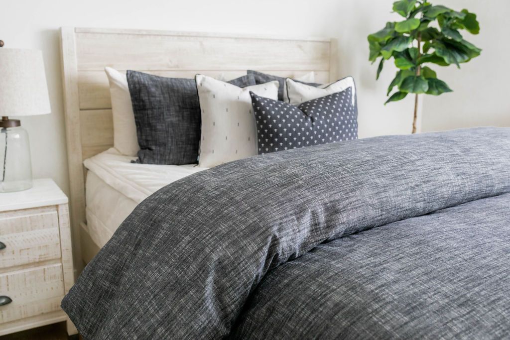 Oliver Soft & Breathable Duvet Cover Set - Queen Size, 3-Piece Luxury Bedding with Zipper Closure - Perfect for Home, Hotel & Guest Room Decor