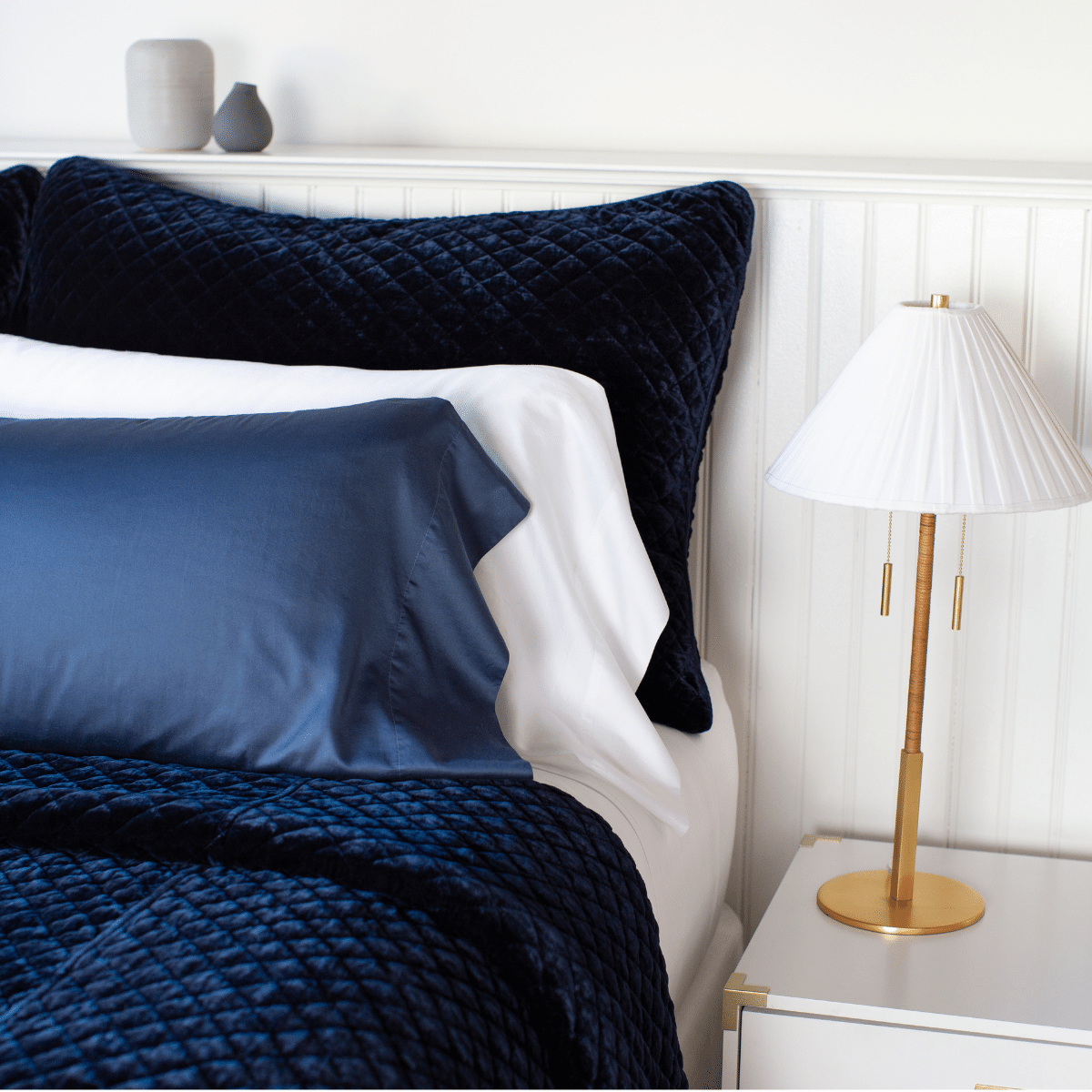 Luxury Silk Velvet Quilted Coverlet - Soft & Breathable Bedspread for All Seasons | Perfect for Master Bedroom, Guest Room & Cozy Home Decor