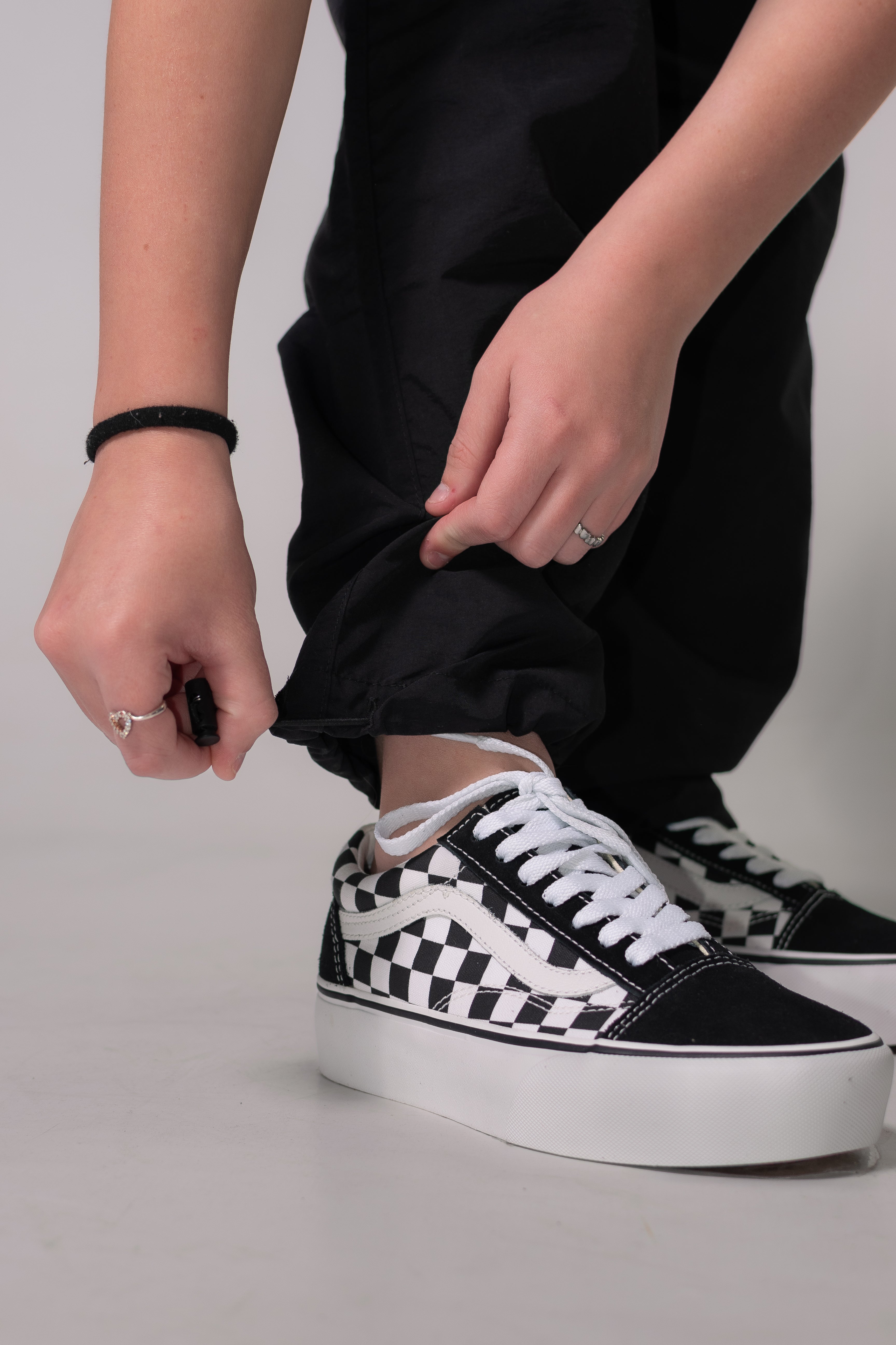 Vans Old Skool Platform Sneakers for Women & Men - Classic Skate Shoes with Cushioned Comfort - Perfect for Streetwear, Skateboarding & Casual Outfits