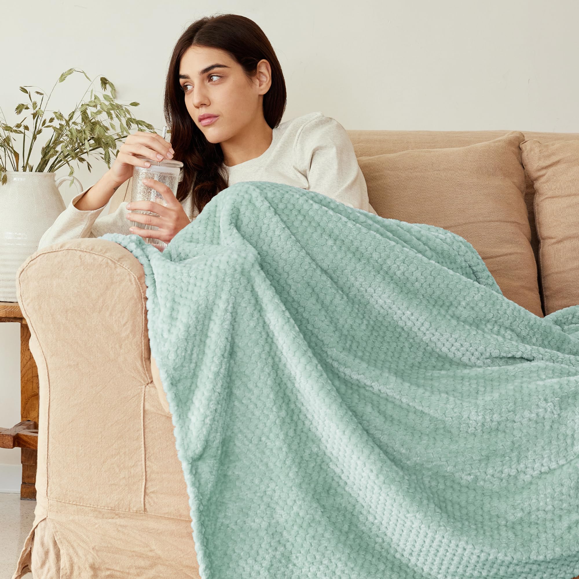 Exclusive Fleece Blend Queen Size Bed Blanket - Super Soft & Warm Waffle Textured Blanket for Couch, Sofa & Bed - Cozy, Fuzzy & Lightweight Throw (Mint Green, 90x90 Inches) - Perfect for Winter Nights, Movie Time & Home Decor
