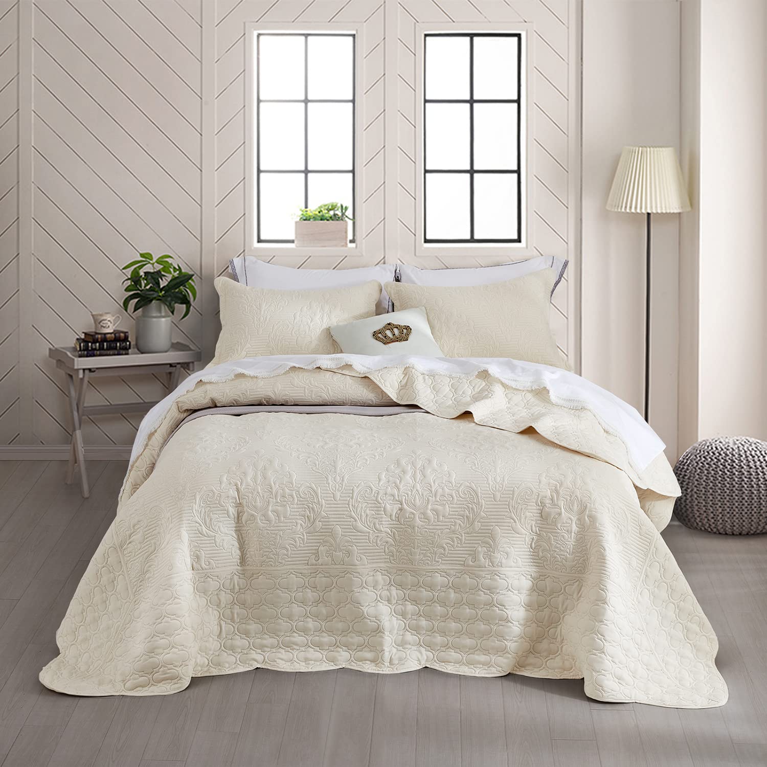 CHIXIN Oversized King Size Bedspread Coverlet Set - Lightweight Reversible 4-Piece Bedding with Ultrasonic Quilting - Elegant Damask Paisley Pattern (King, Ivory) - Perfect for Master Bedroom, Guest Room & Luxury Hotel Decor
