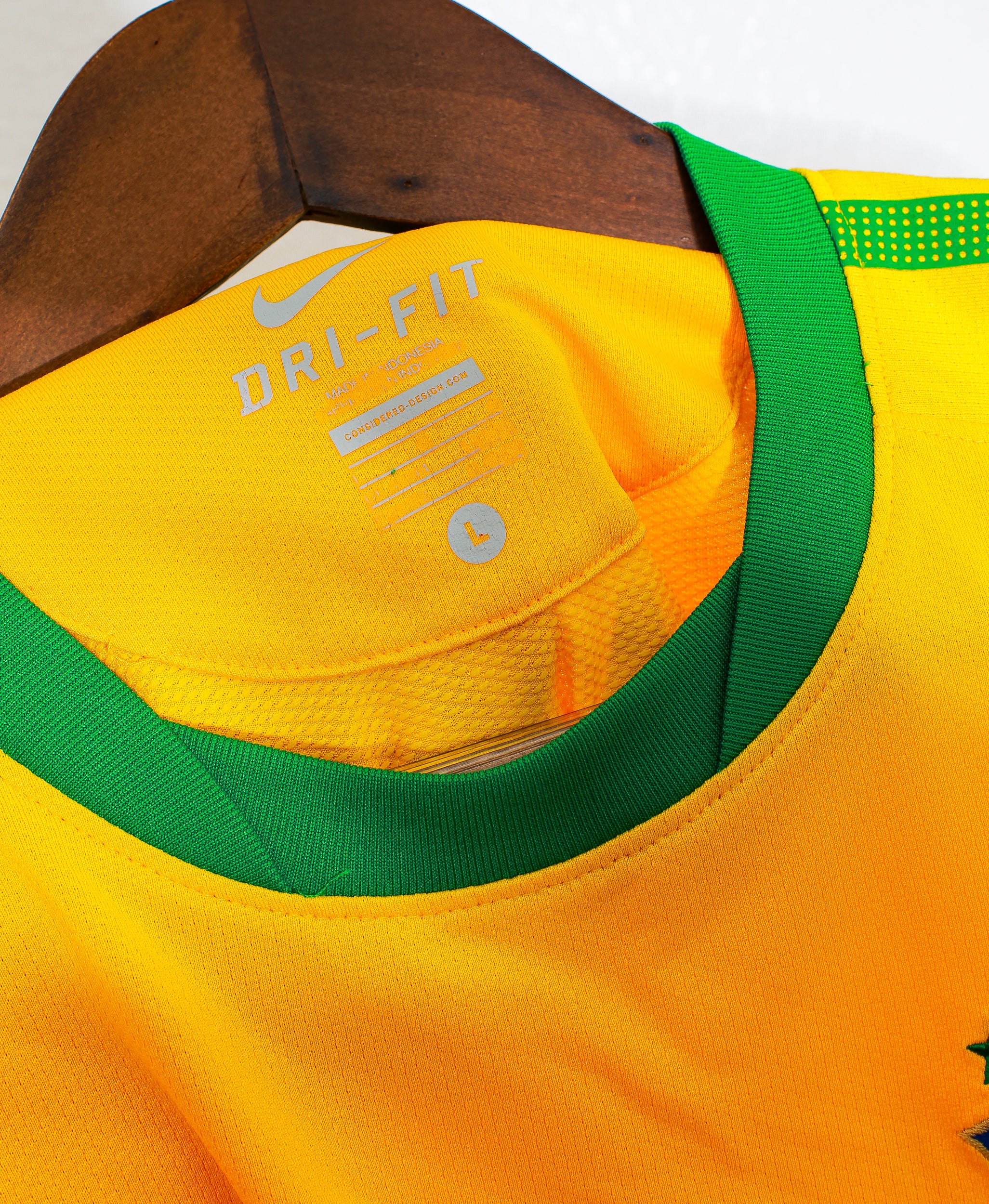 Authentic 2008 Brazil Home Soccer Jersey #10 Kaka (Large) - Perfect for Matchdays, Fan Events & Collectors